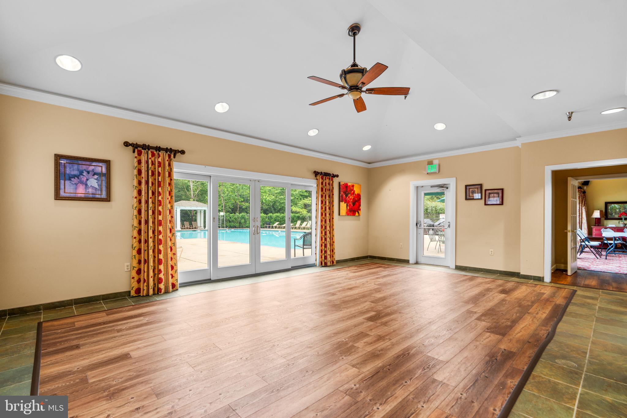 2520 Kensington Gdns #403