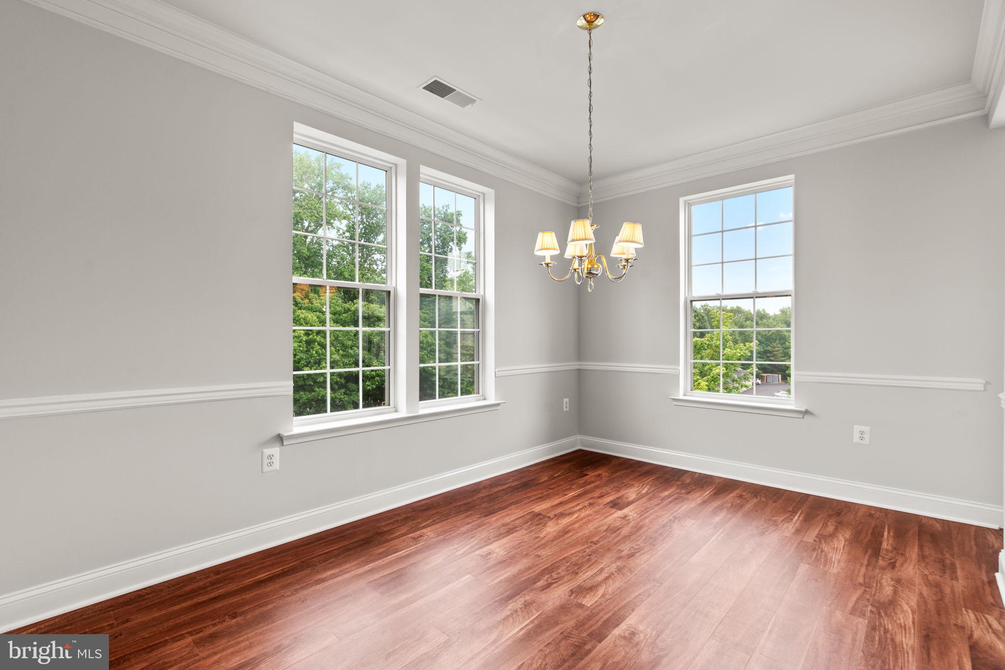 2520 Kensington Gdns #403