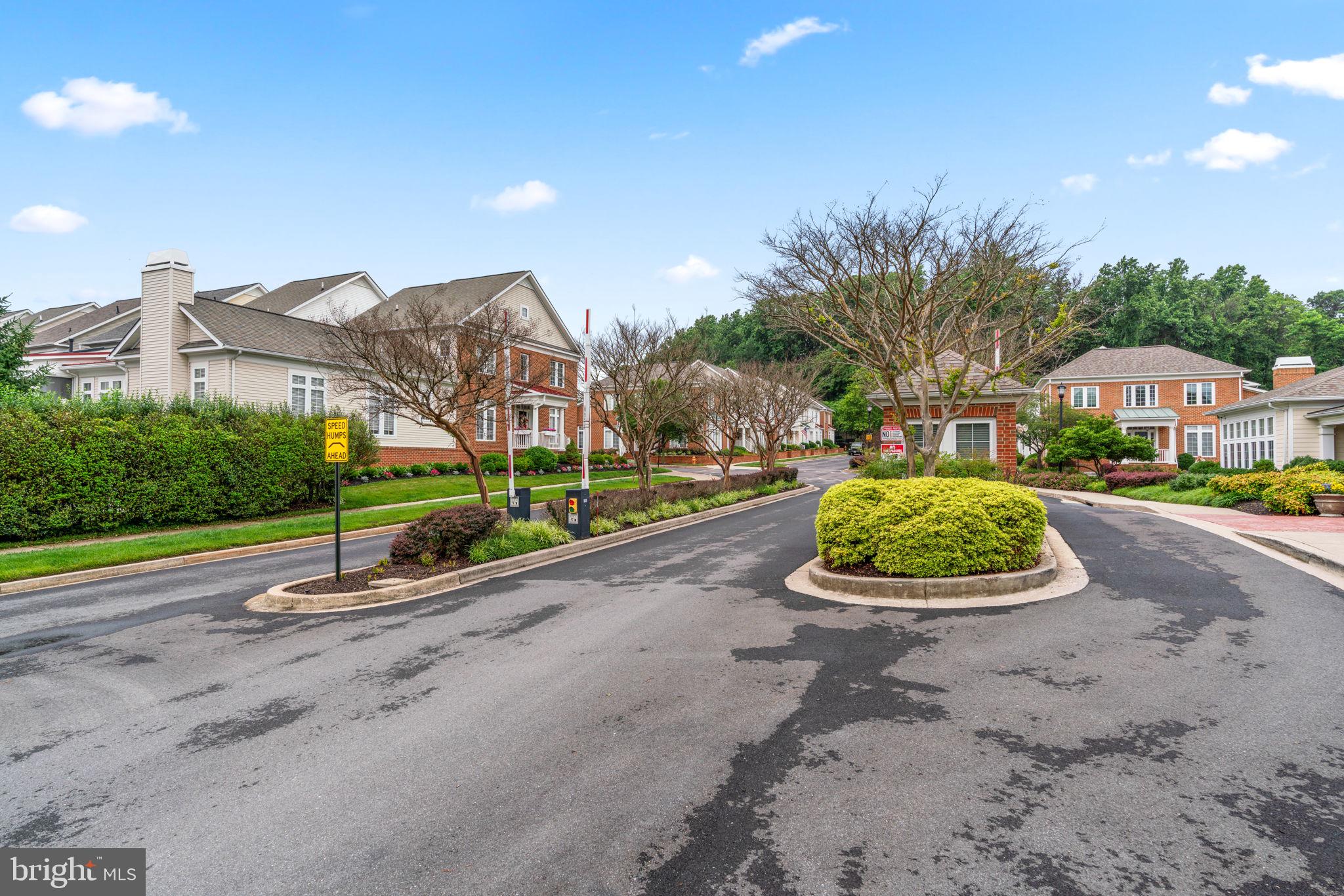 2520 Kensington Gdns #403