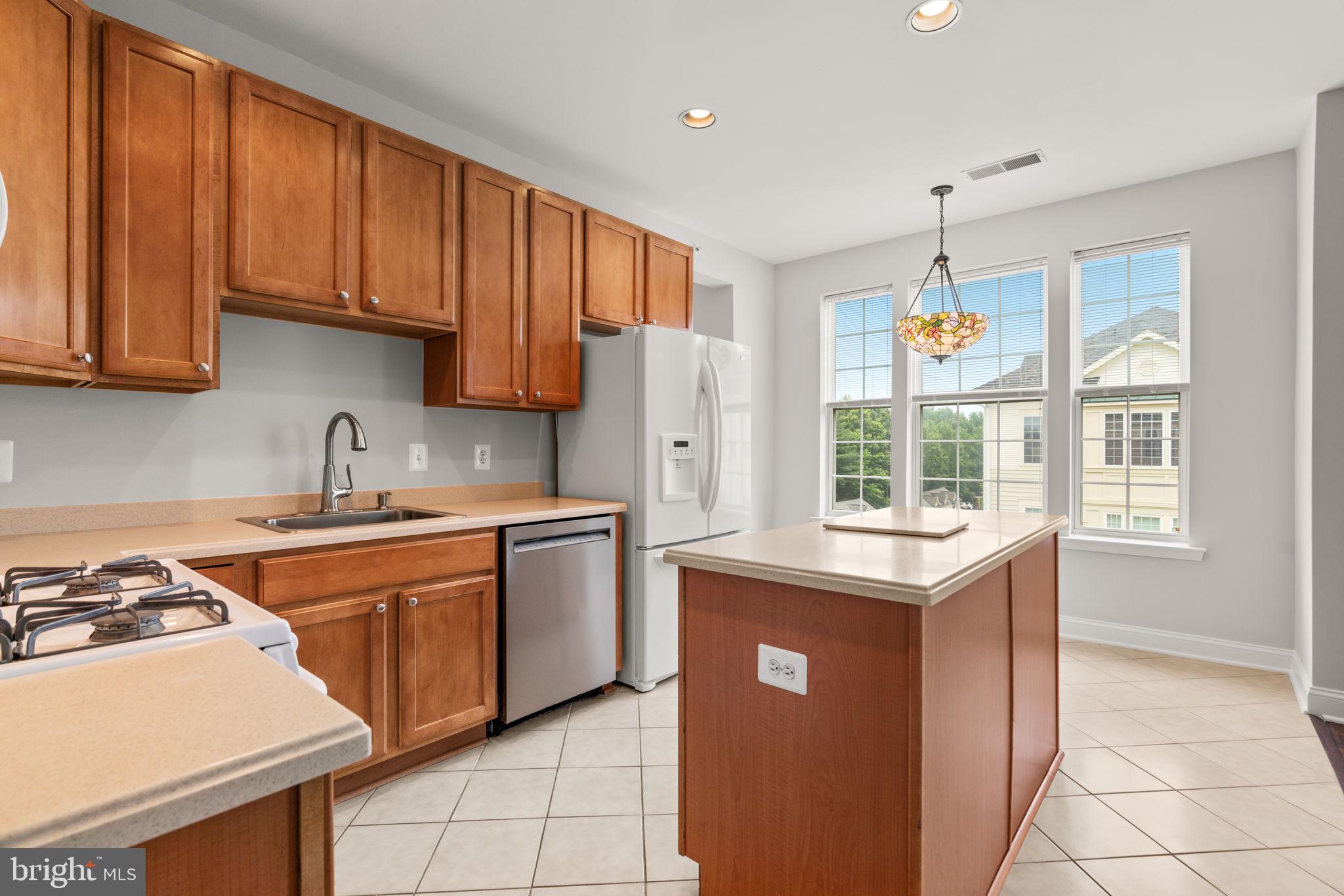 2520 Kensington Gdns #403