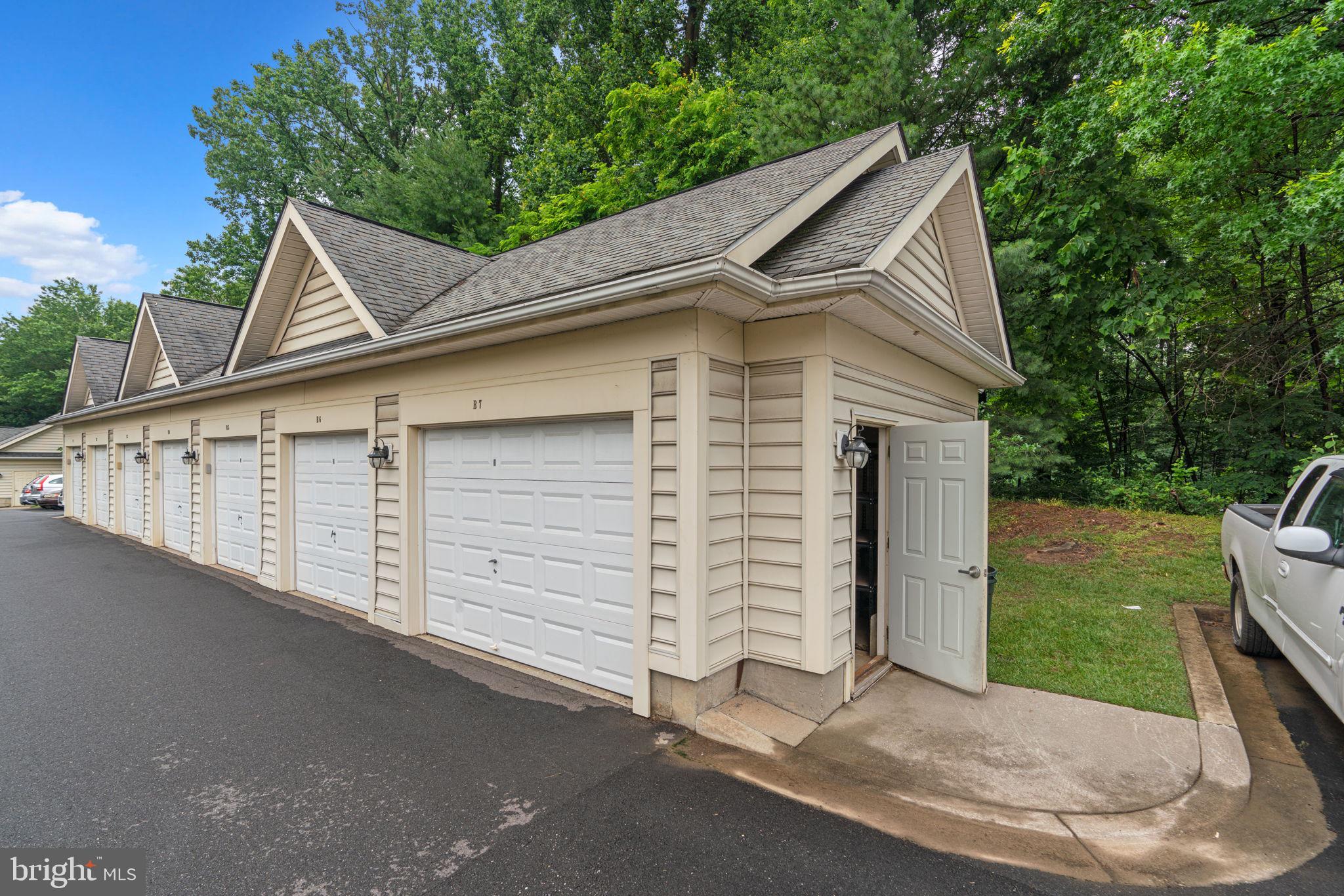 2520 Kensington Gdns #403