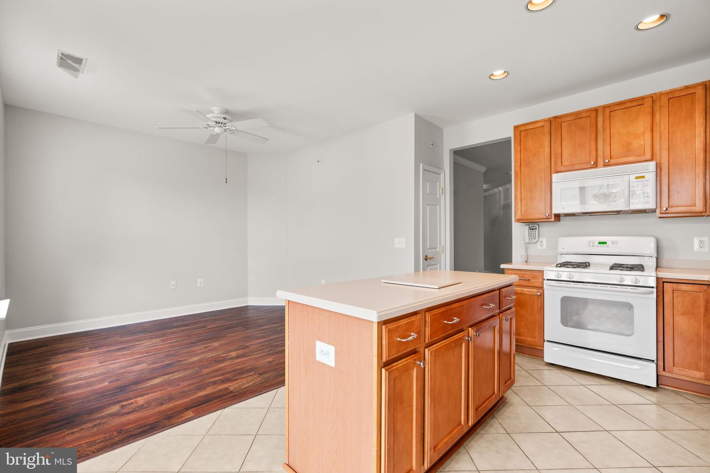 2520 Kensington Gdns #403
