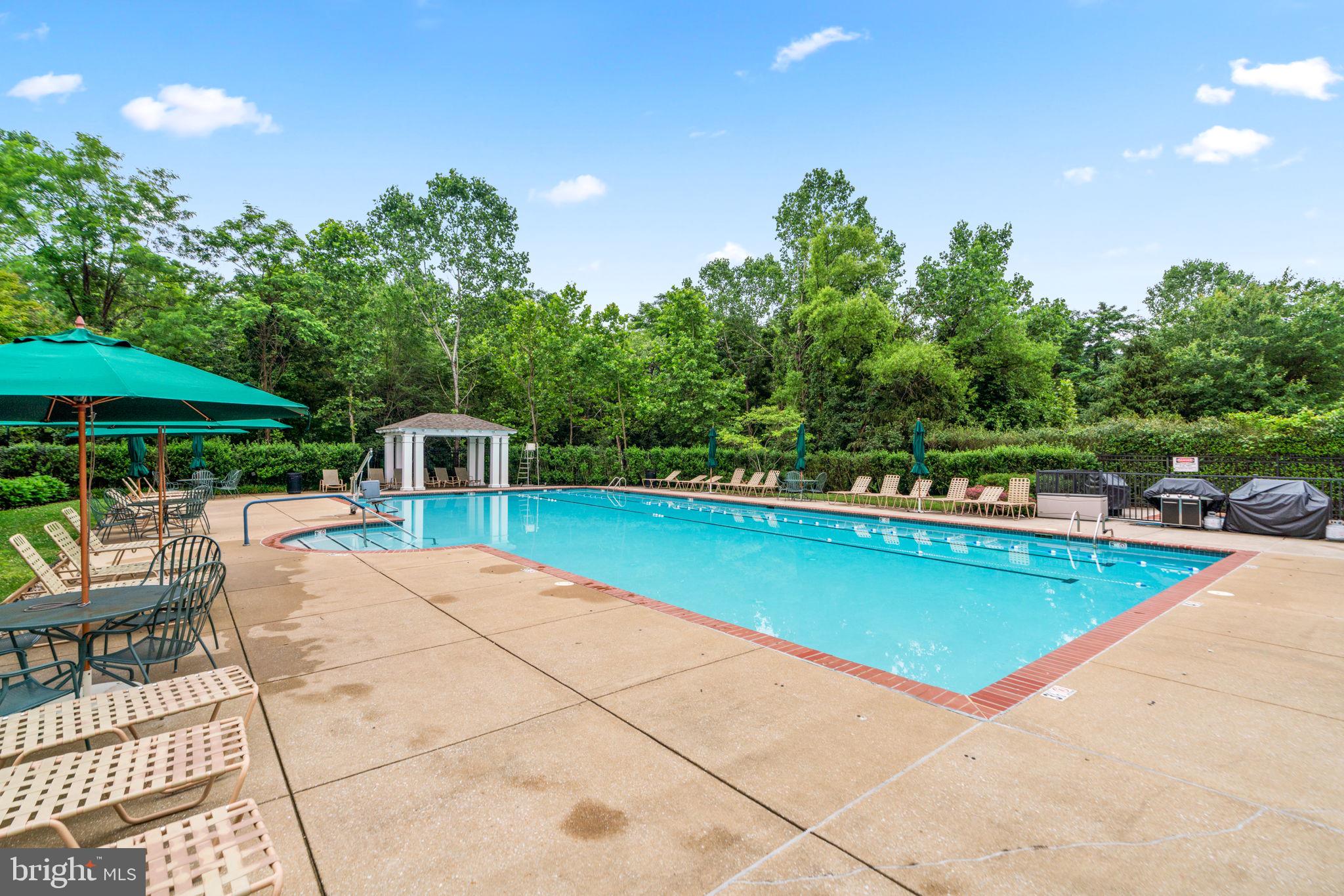 2520 Kensington Gdns #403