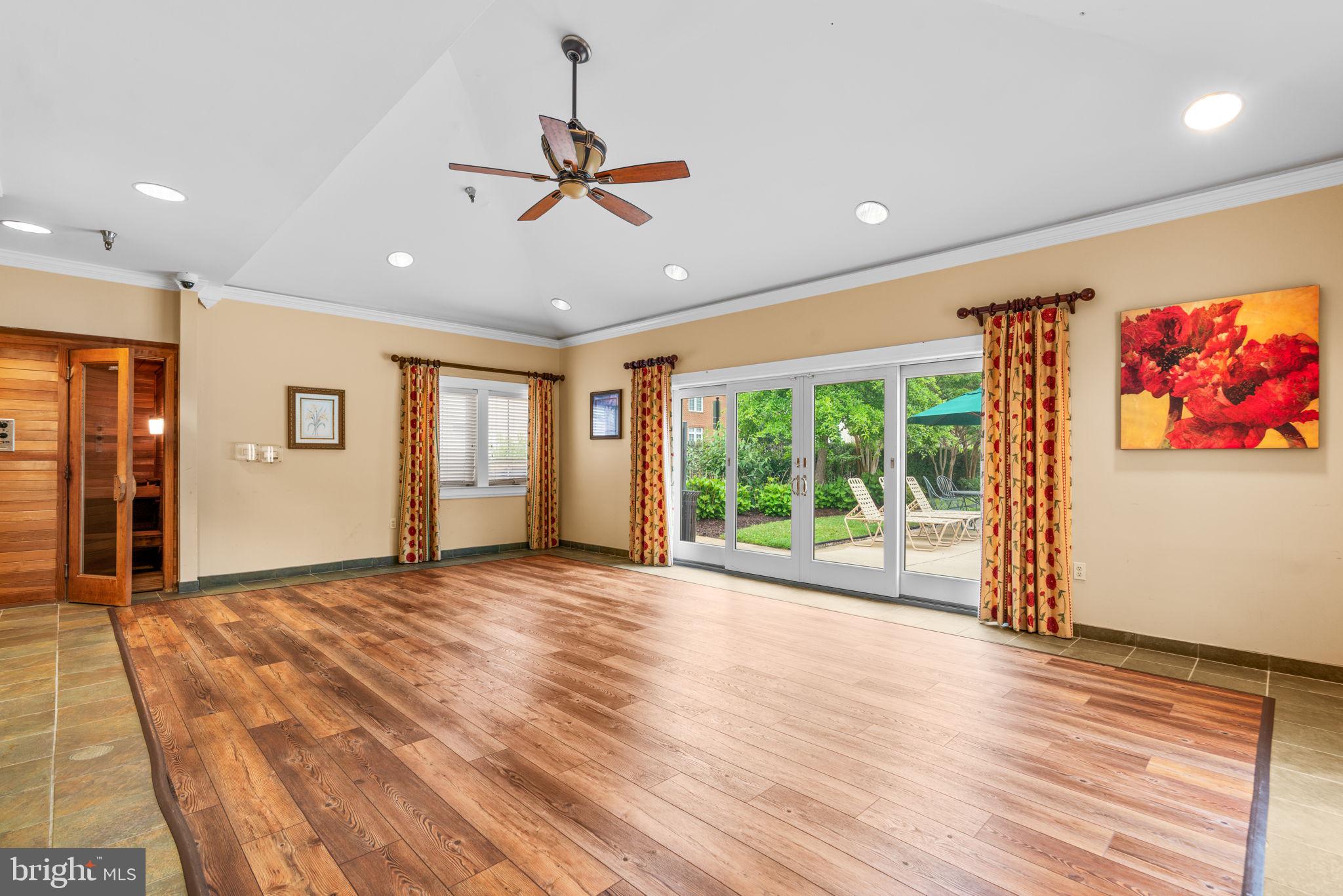 2520 Kensington Gdns #403