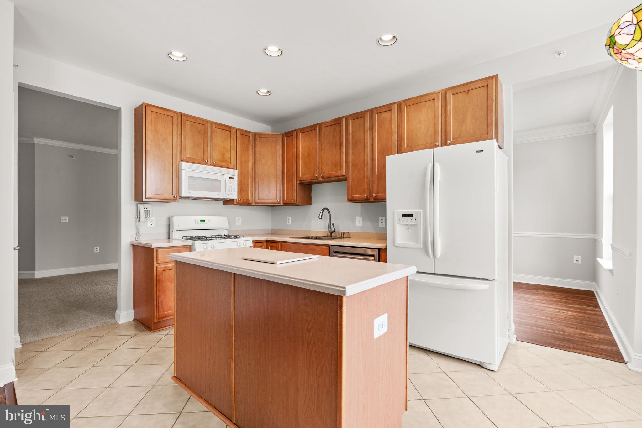 2520 Kensington Gdns #403