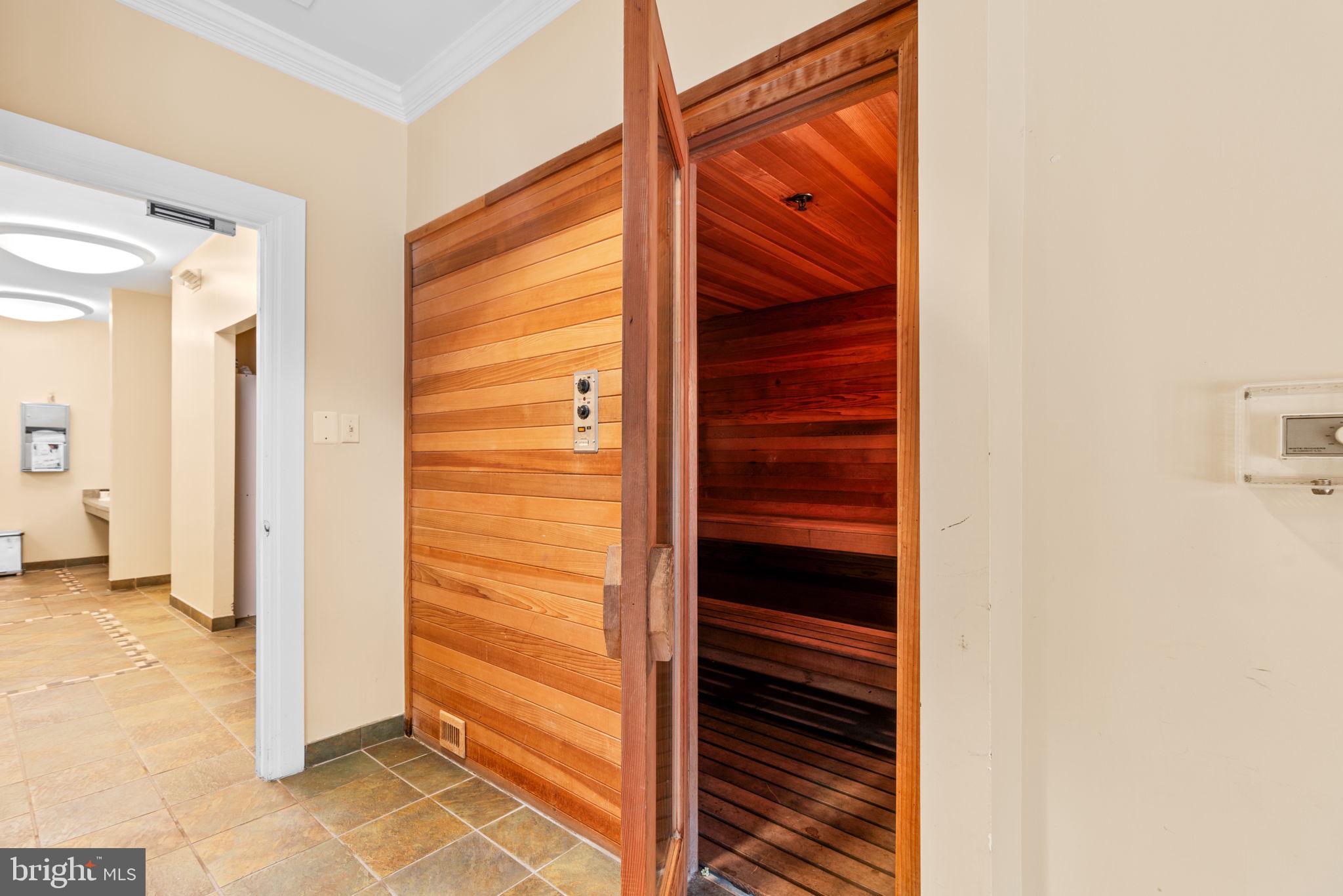 2520 Kensington Gdns #403