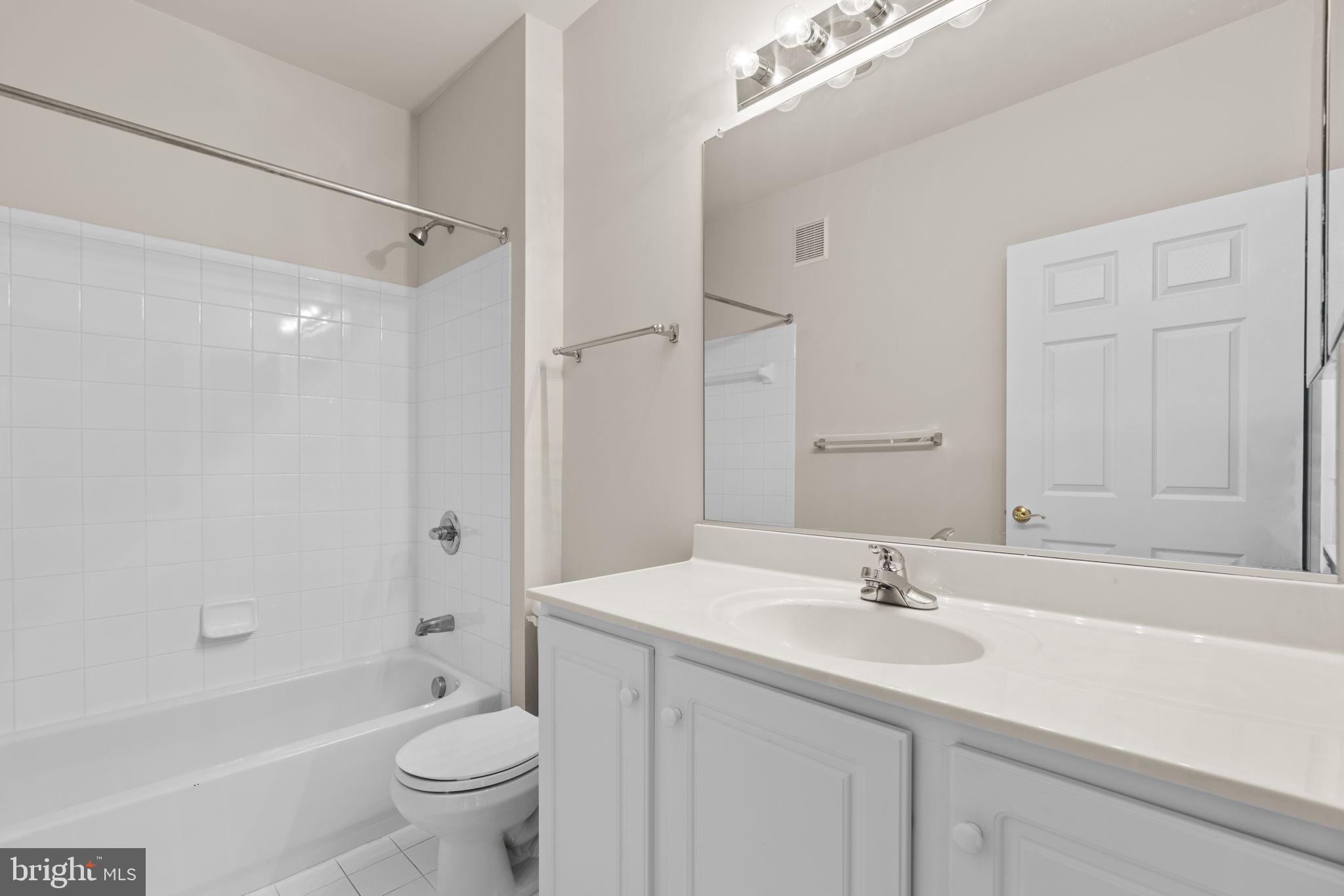 2520 Kensington Gdns #403