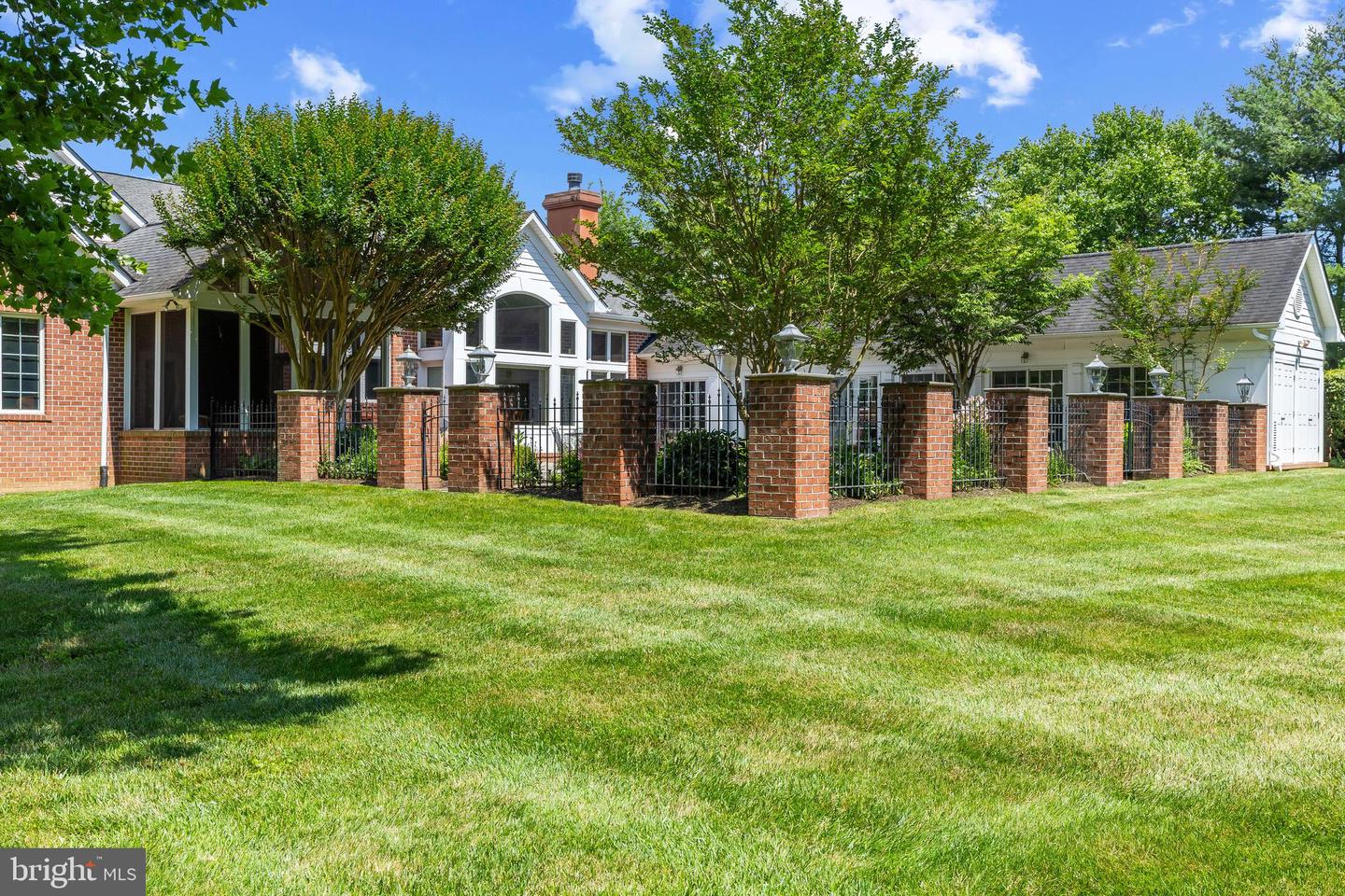 3106 Old Oak Dr