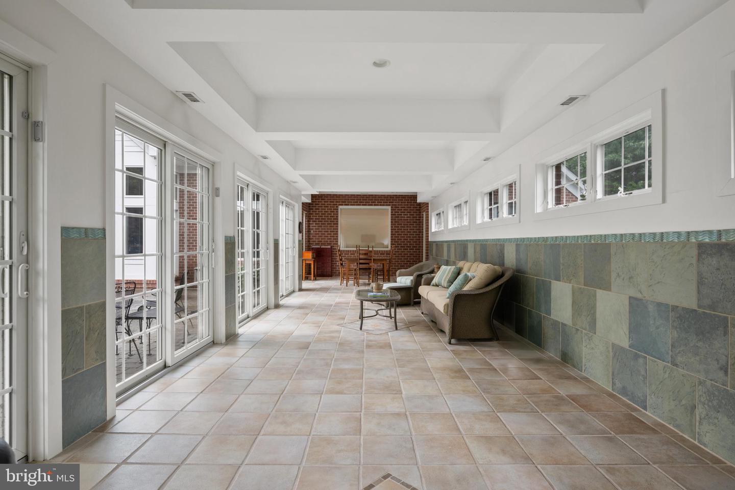 3106 Old Oak Dr