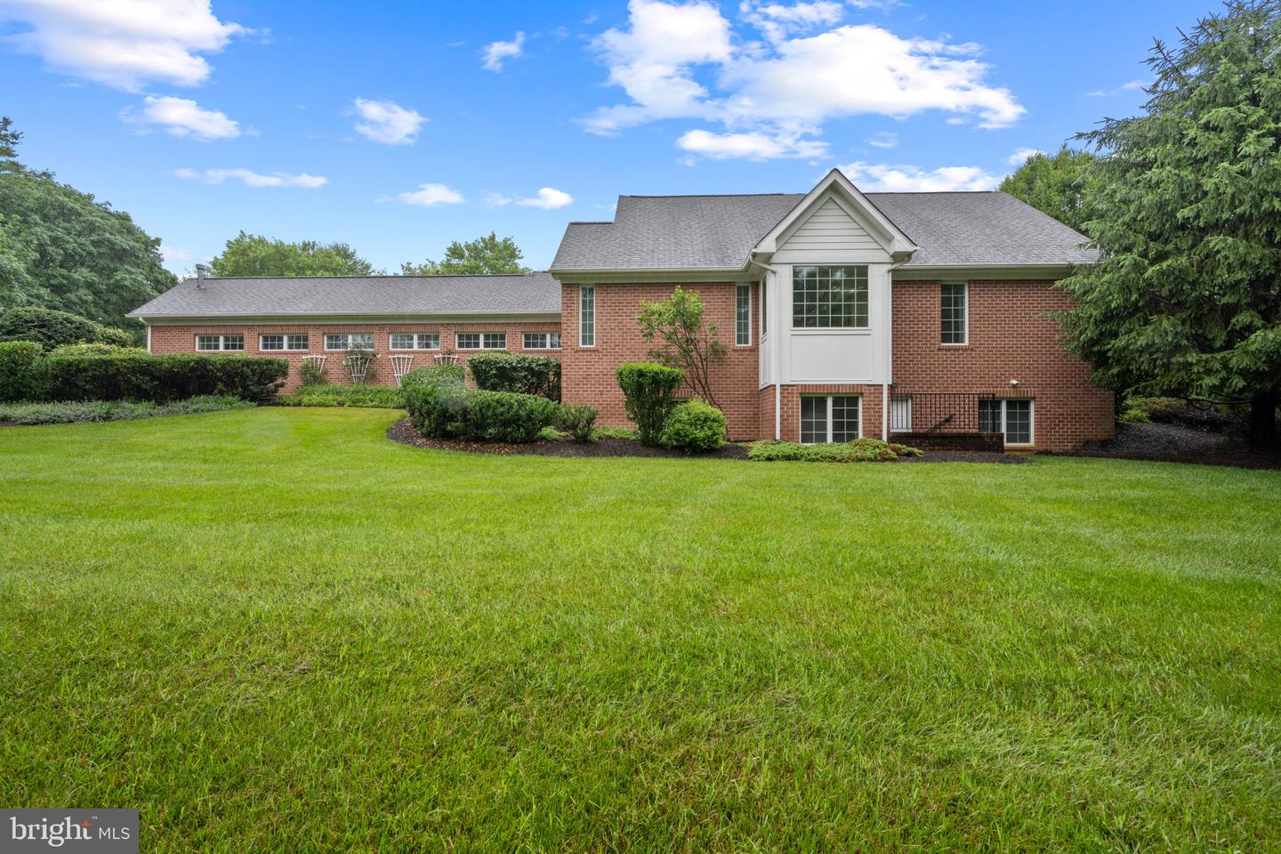 3106 Old Oak Dr