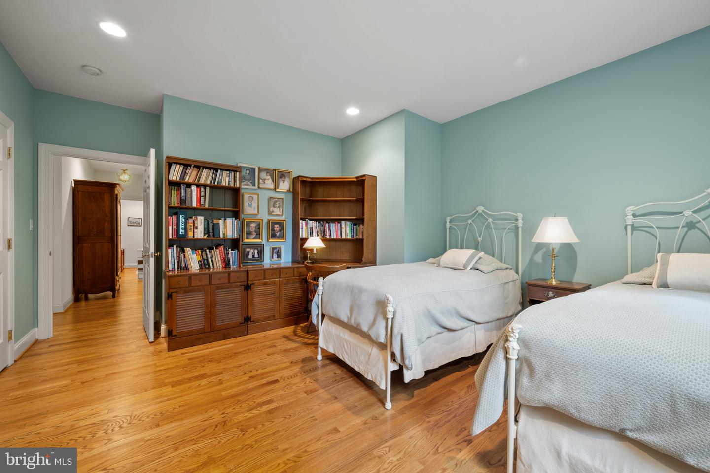 3106 Old Oak Dr