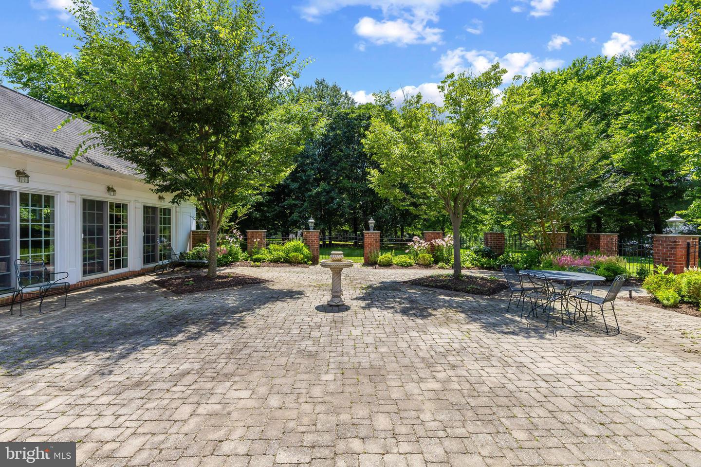 3106 Old Oak Dr