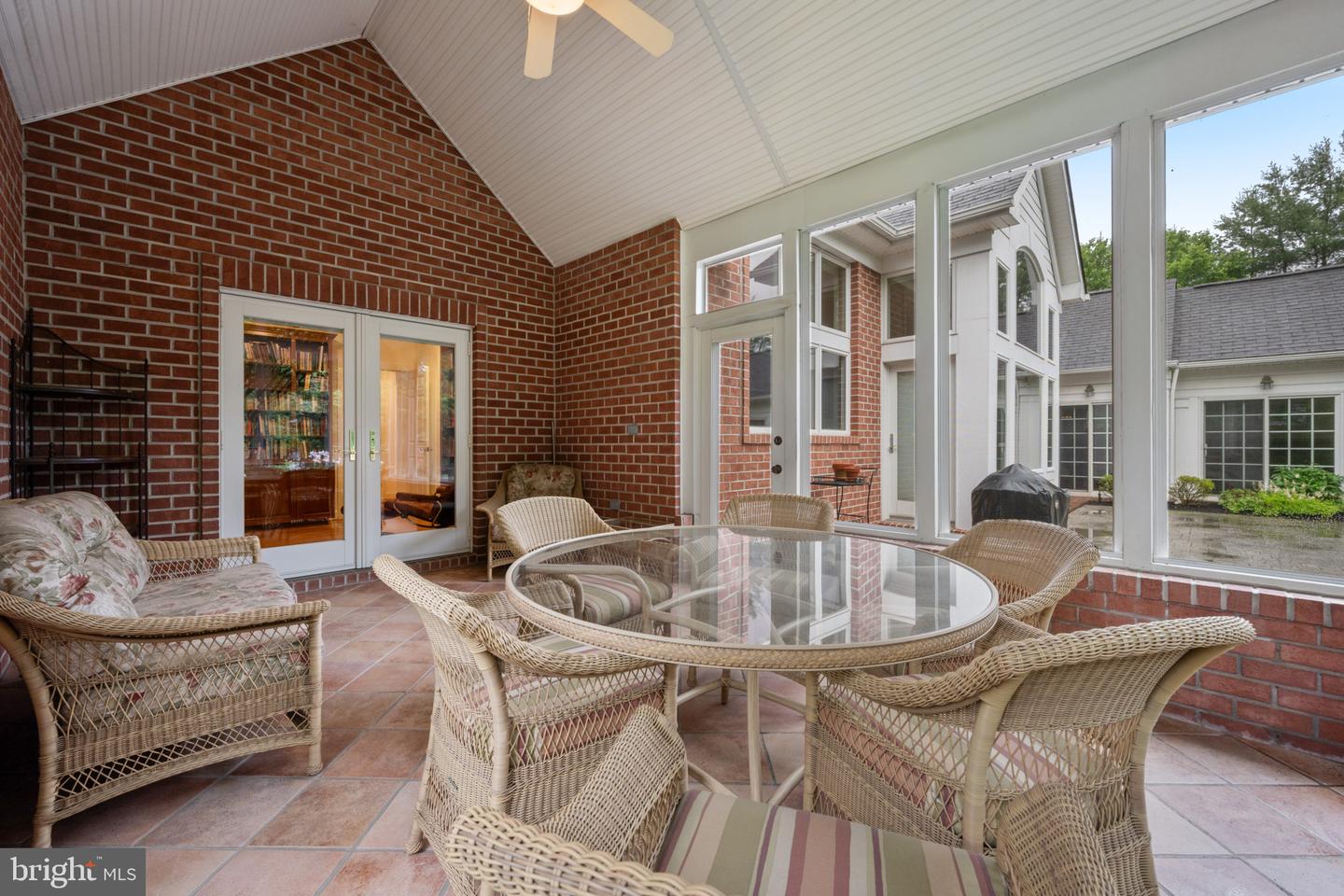 3106 Old Oak Dr