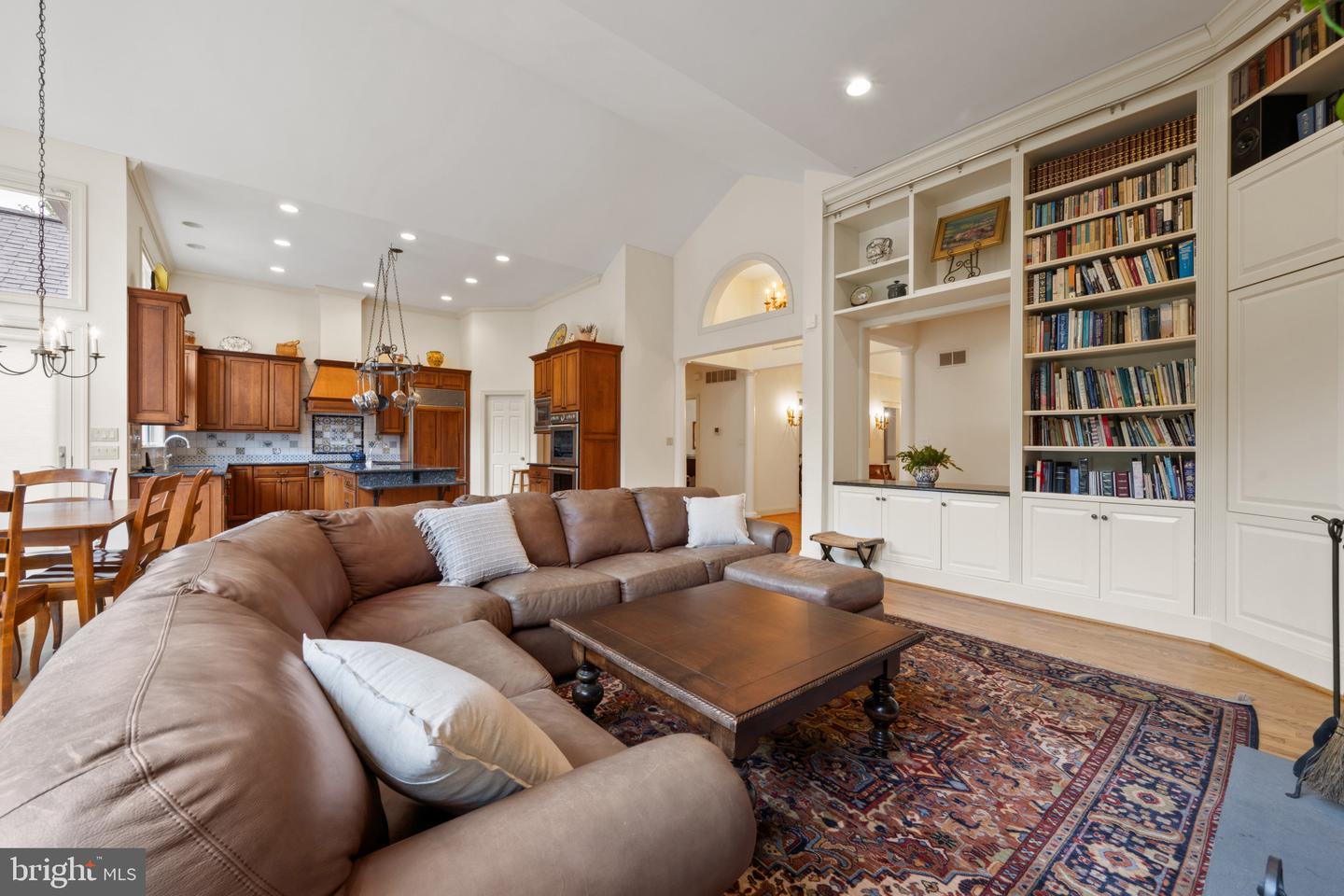 3106 Old Oak Dr