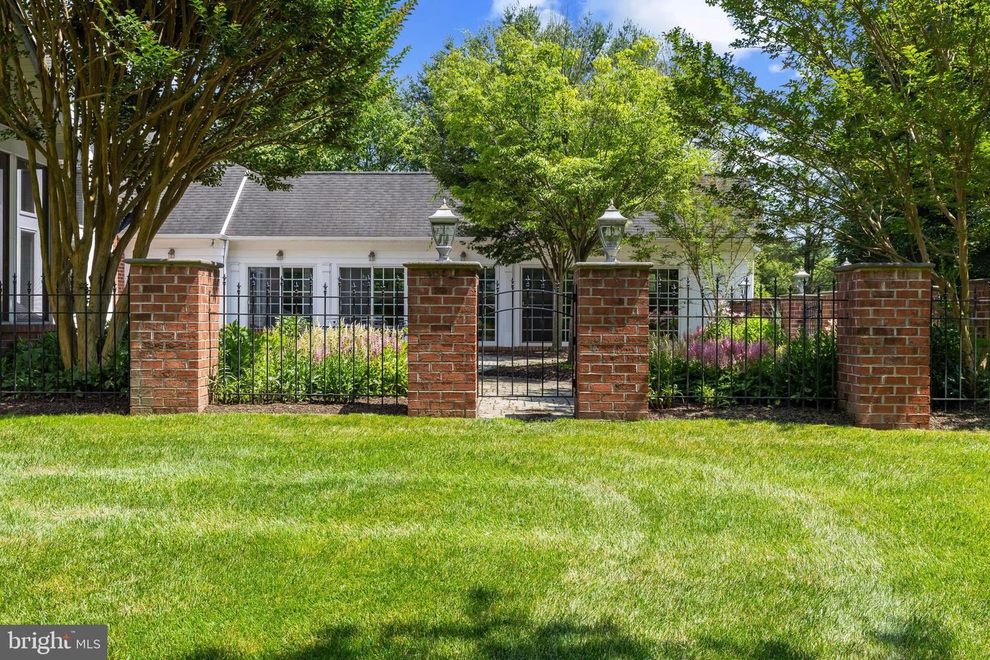 3106 Old Oak Dr