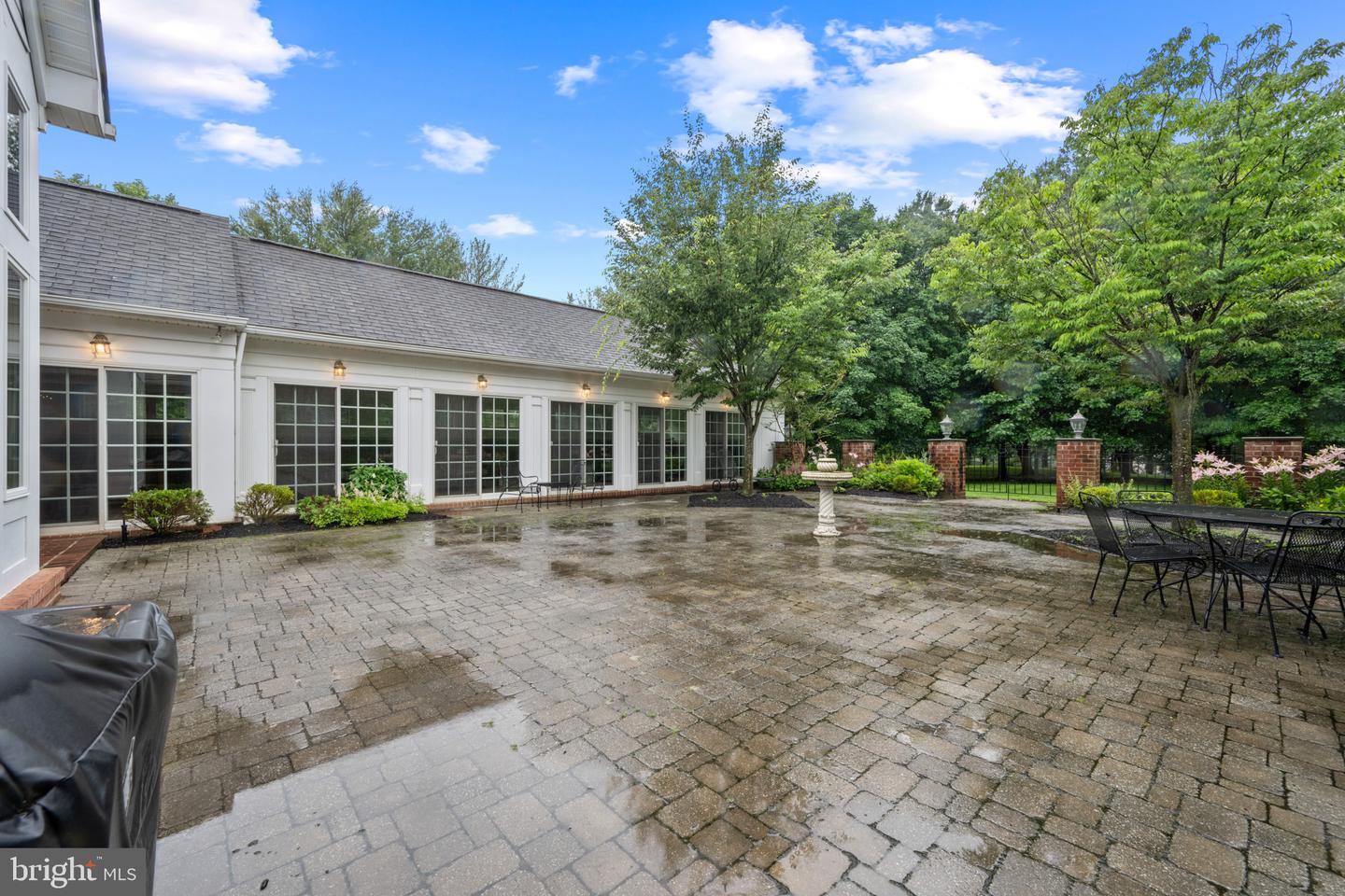 3106 Old Oak Dr