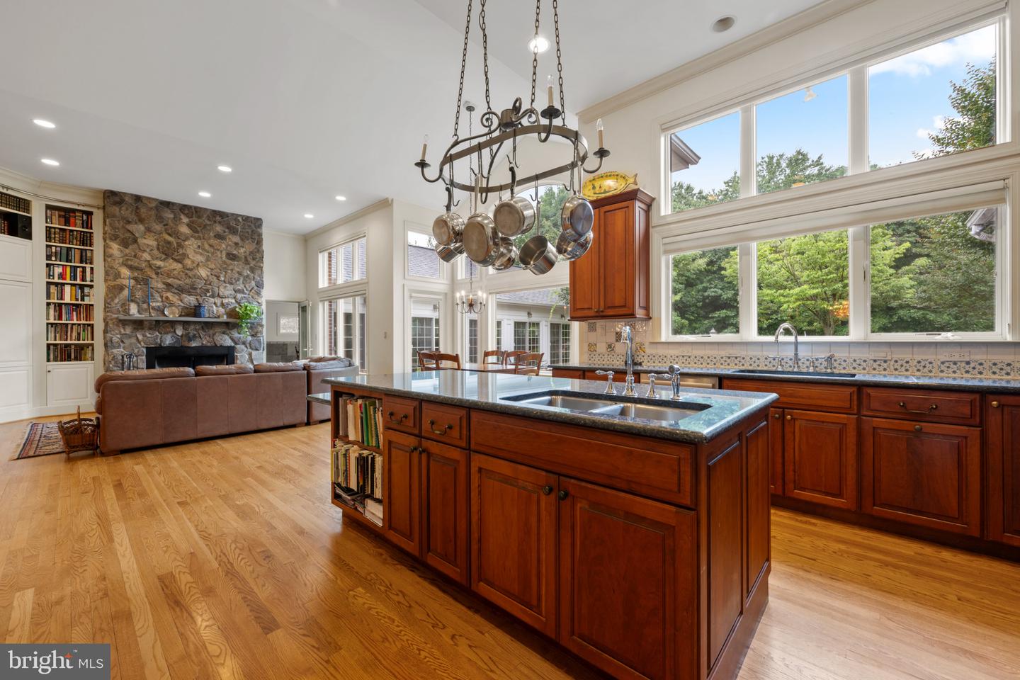 3106 Old Oak Dr