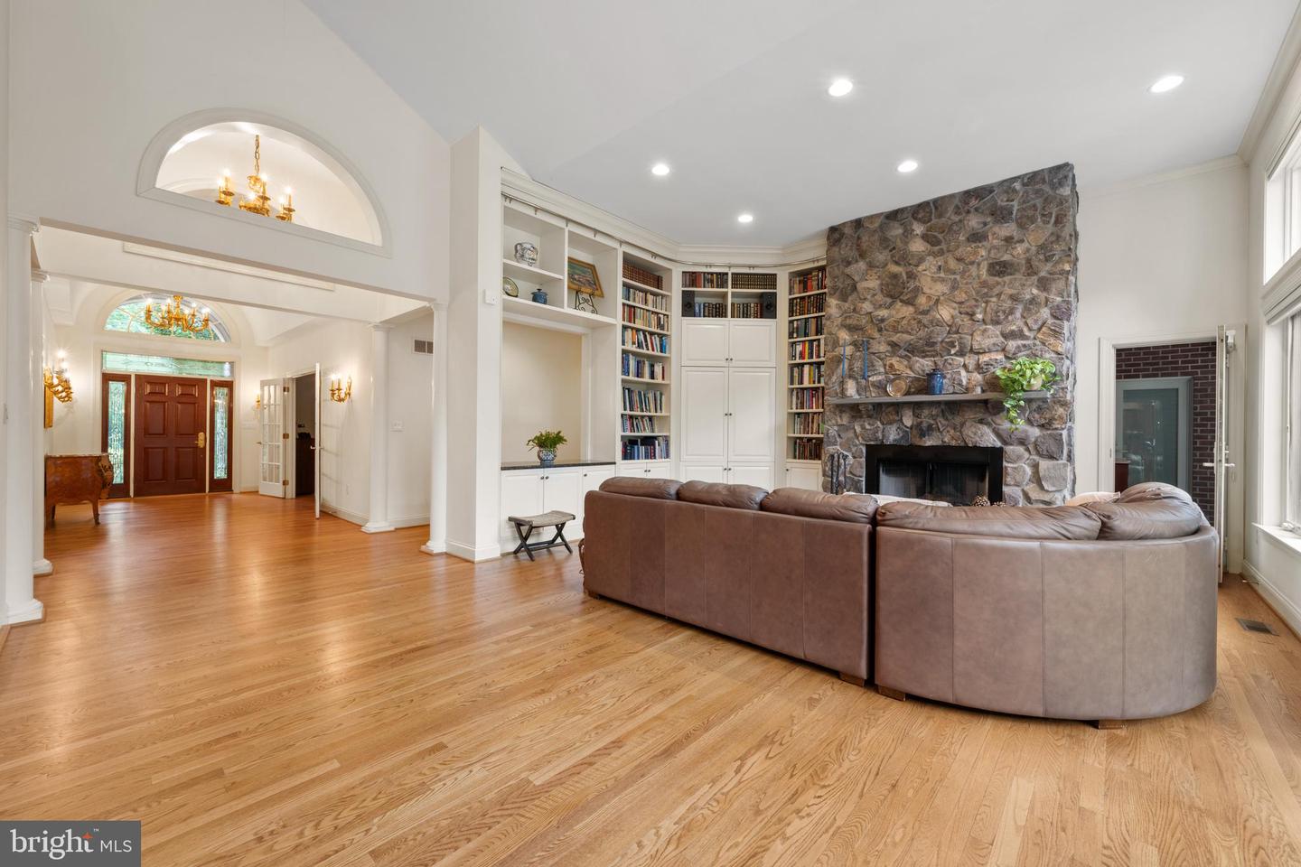 3106 Old Oak Dr