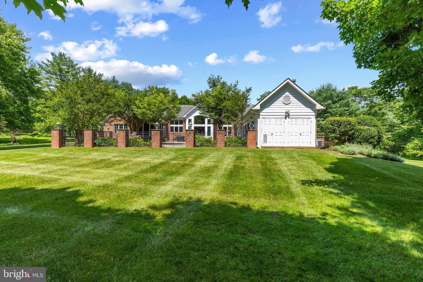 3106 Old Oak Dr