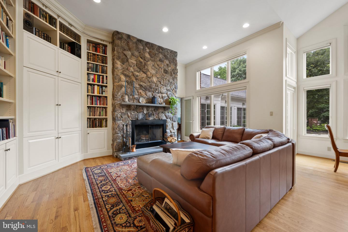 3106 Old Oak Dr