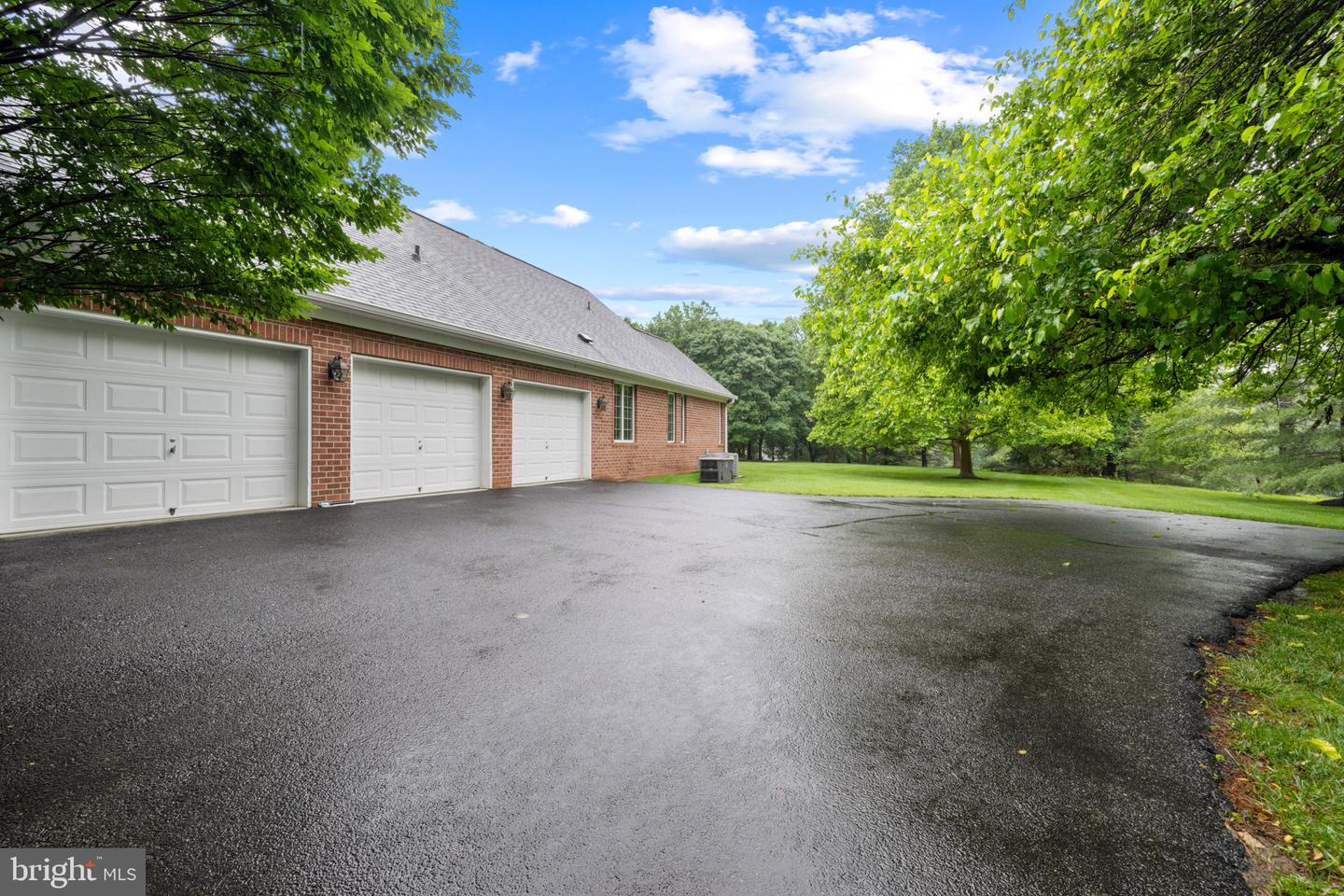 3106 Old Oak Dr