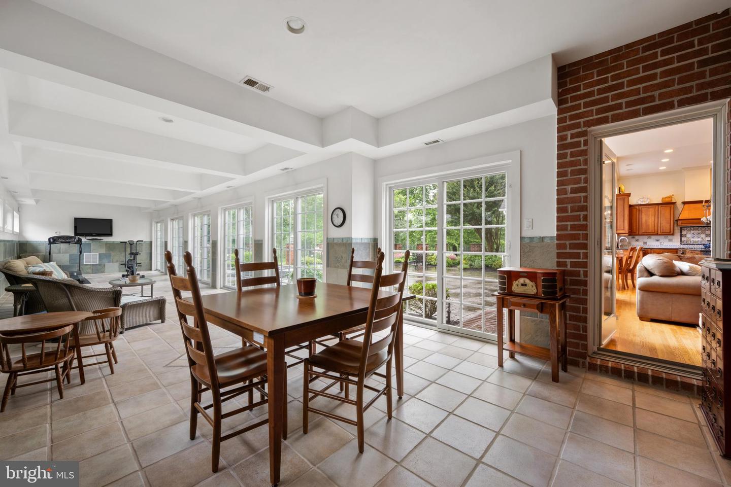 3106 Old Oak Dr