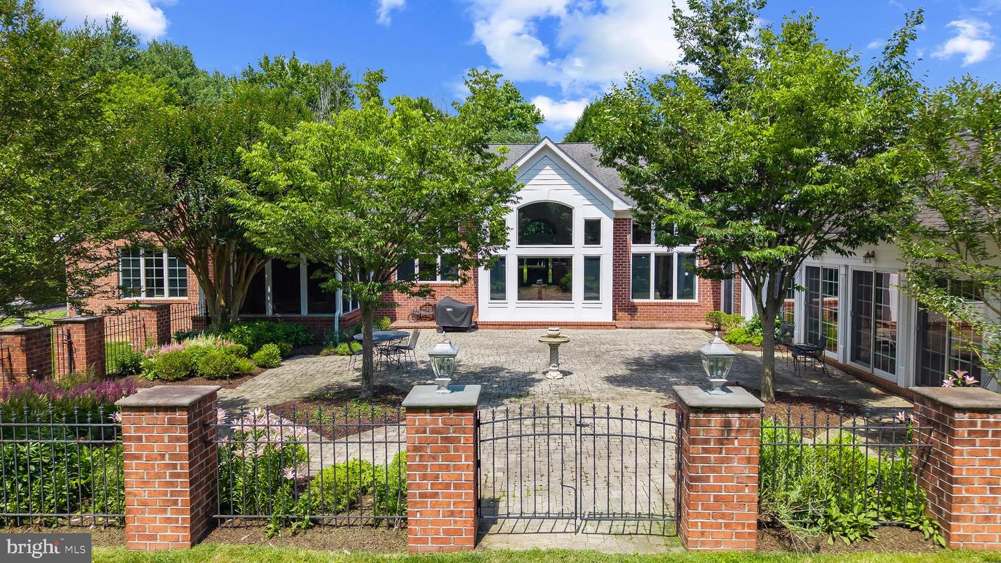3106 Old Oak Dr