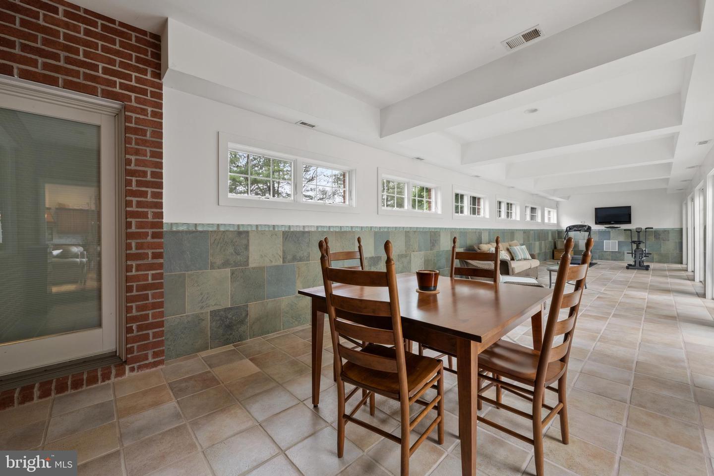 3106 Old Oak Dr