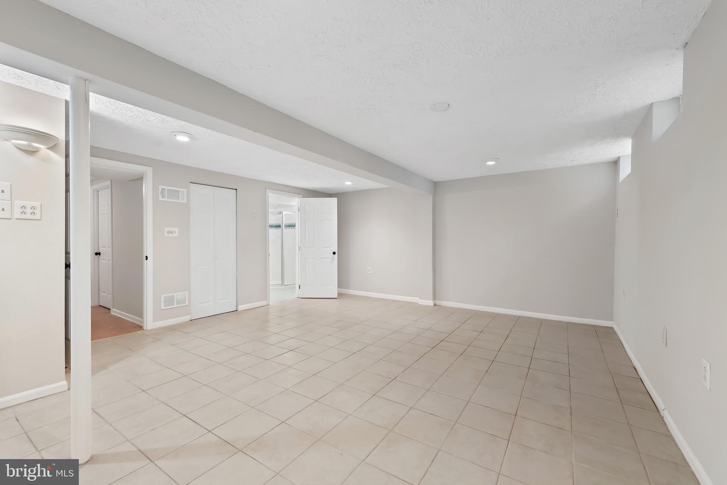 8013 Green Tree Ct