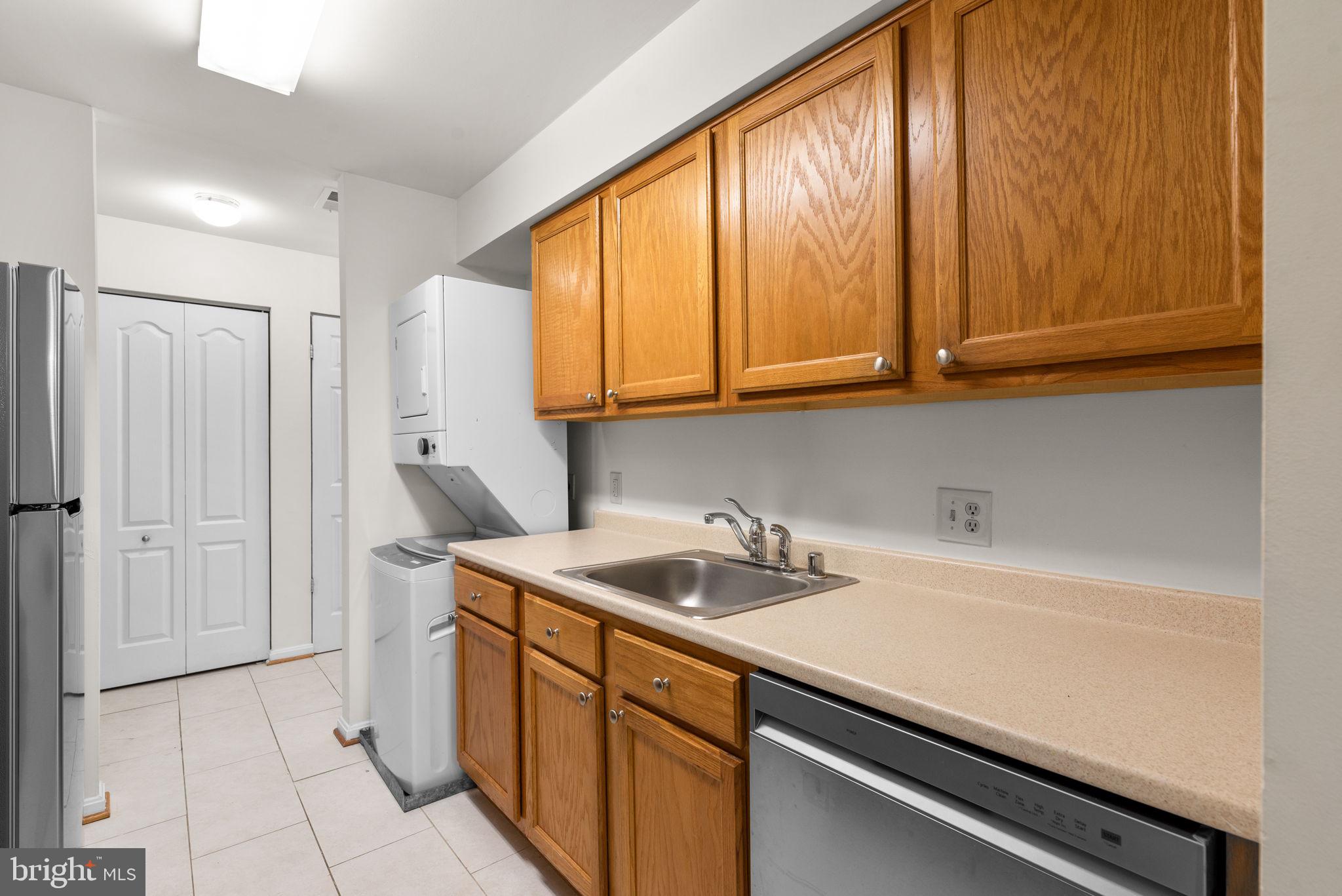 8387 MONTGOMERY RUN RD #E