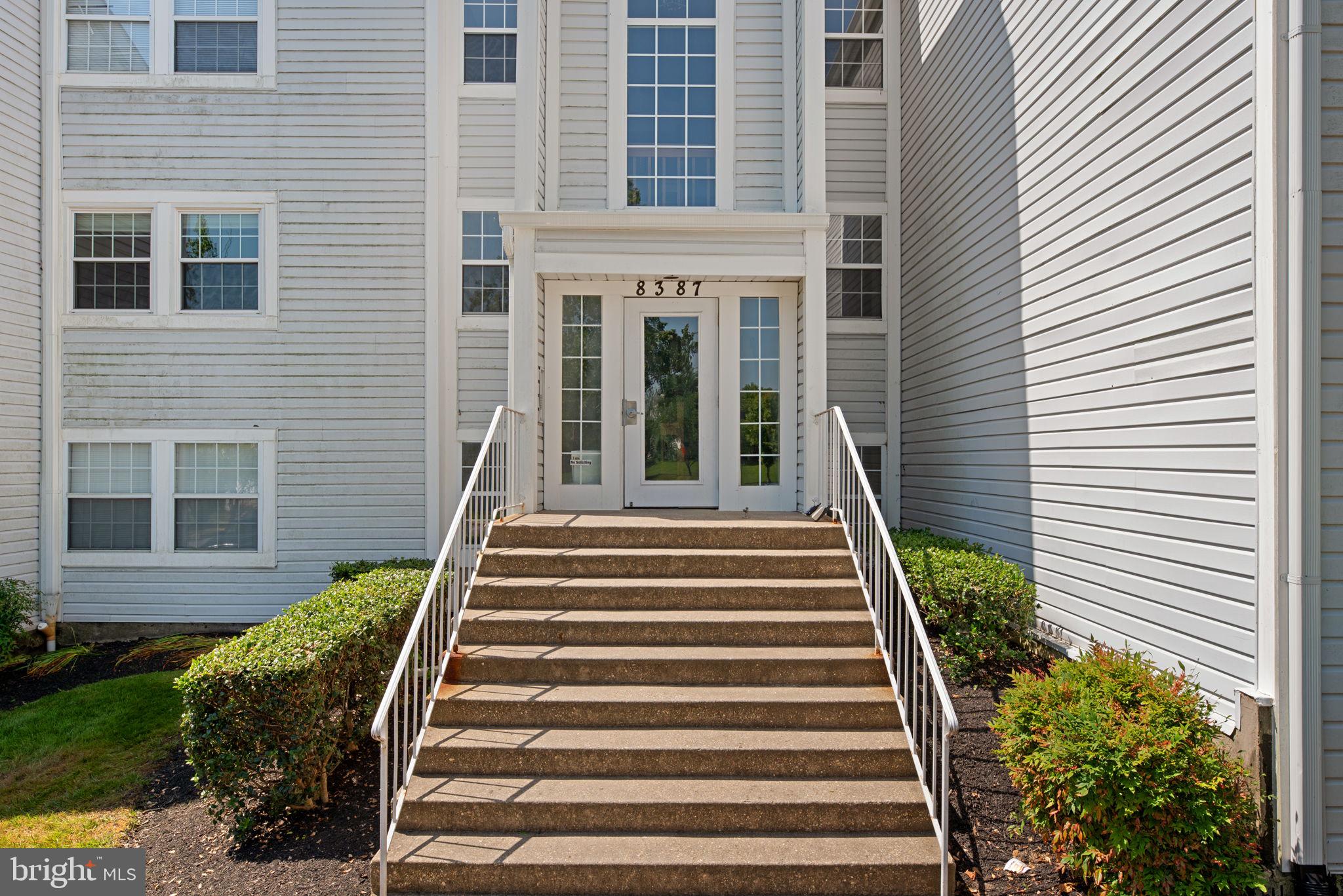 8387 MONTGOMERY RUN RD #E