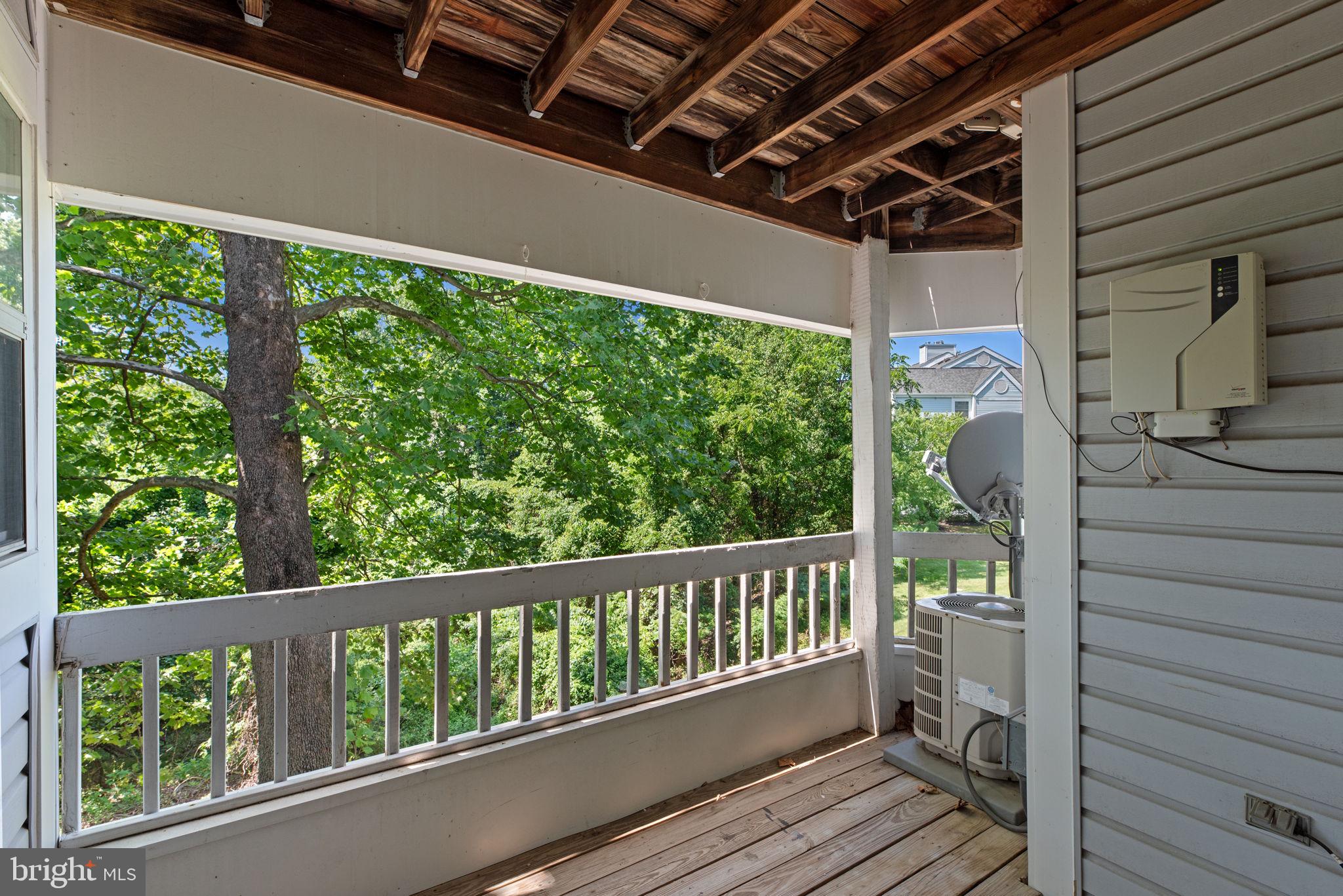 8387 MONTGOMERY RUN RD #E