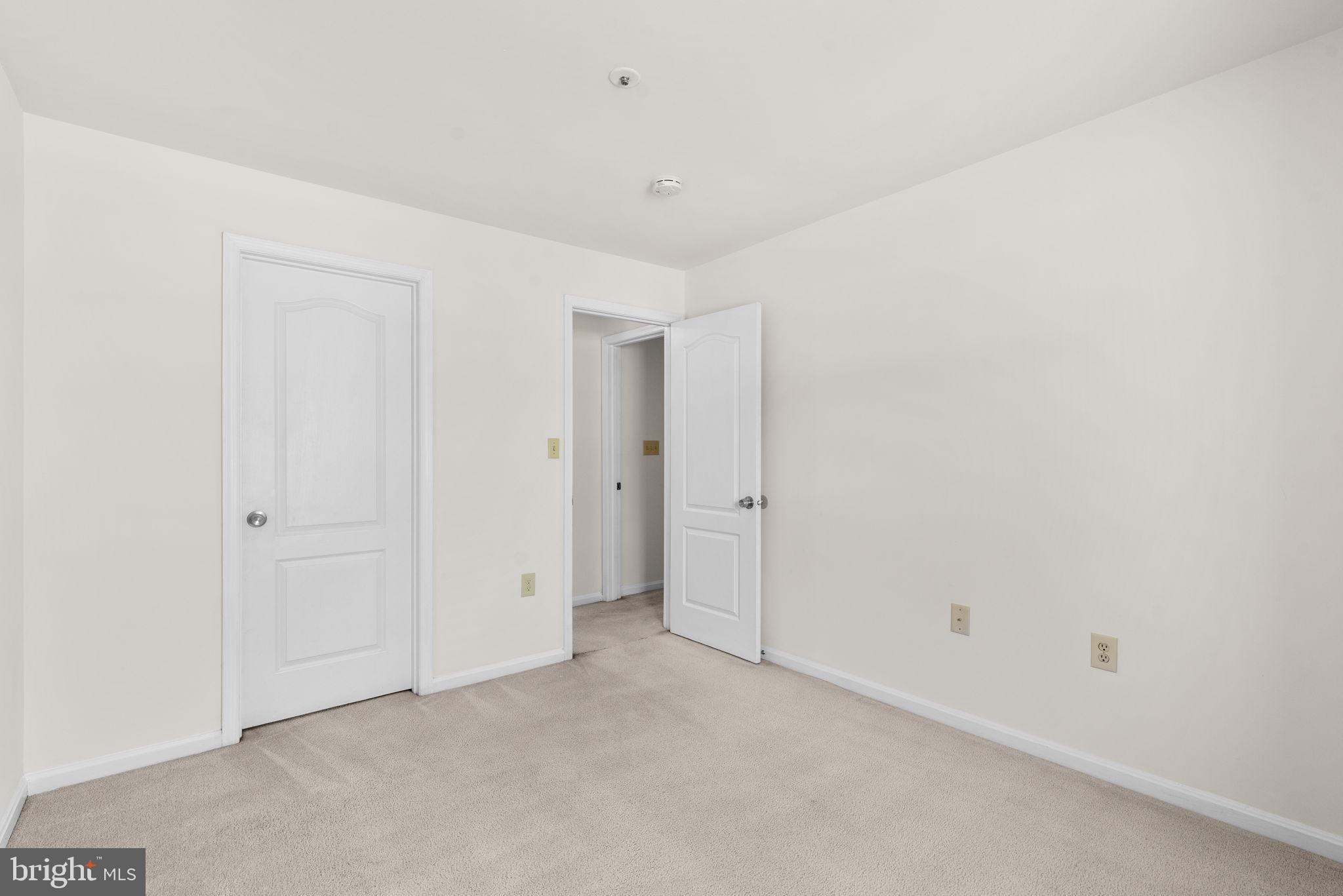 8387 MONTGOMERY RUN RD #E