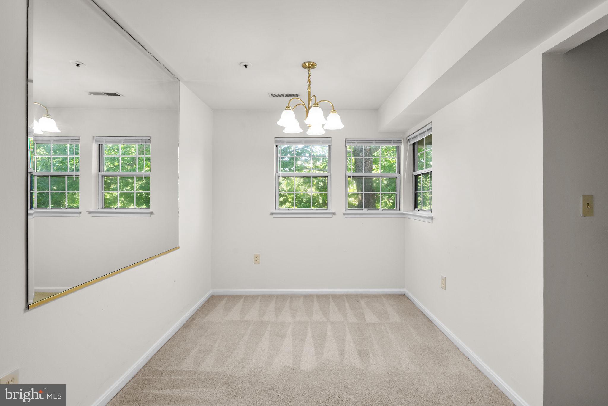 8387 MONTGOMERY RUN RD #E