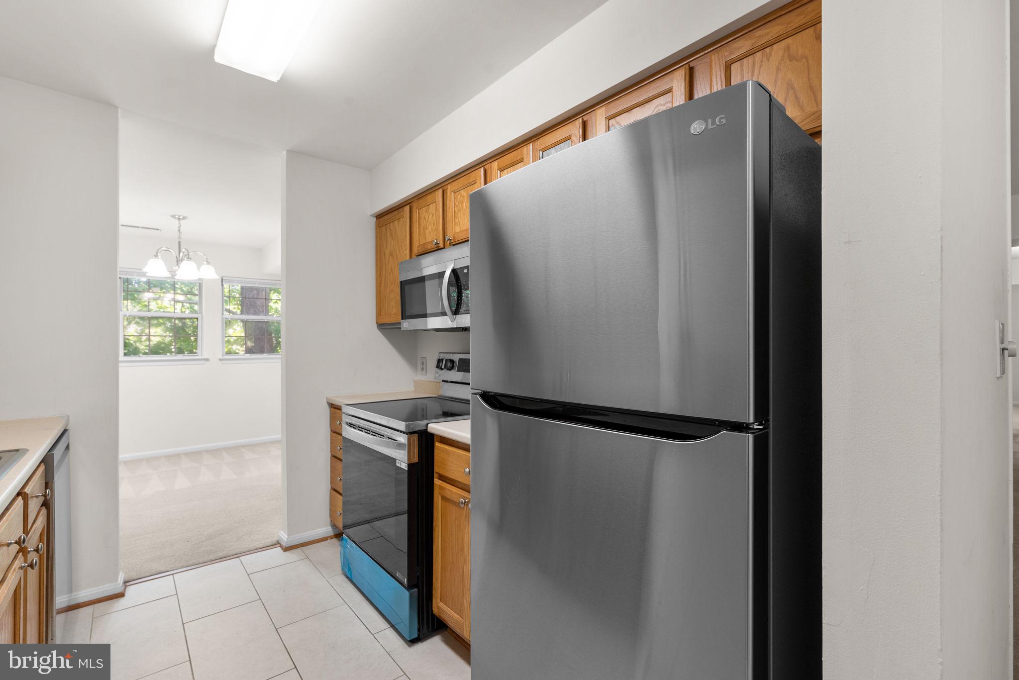 8387 MONTGOMERY RUN RD #E