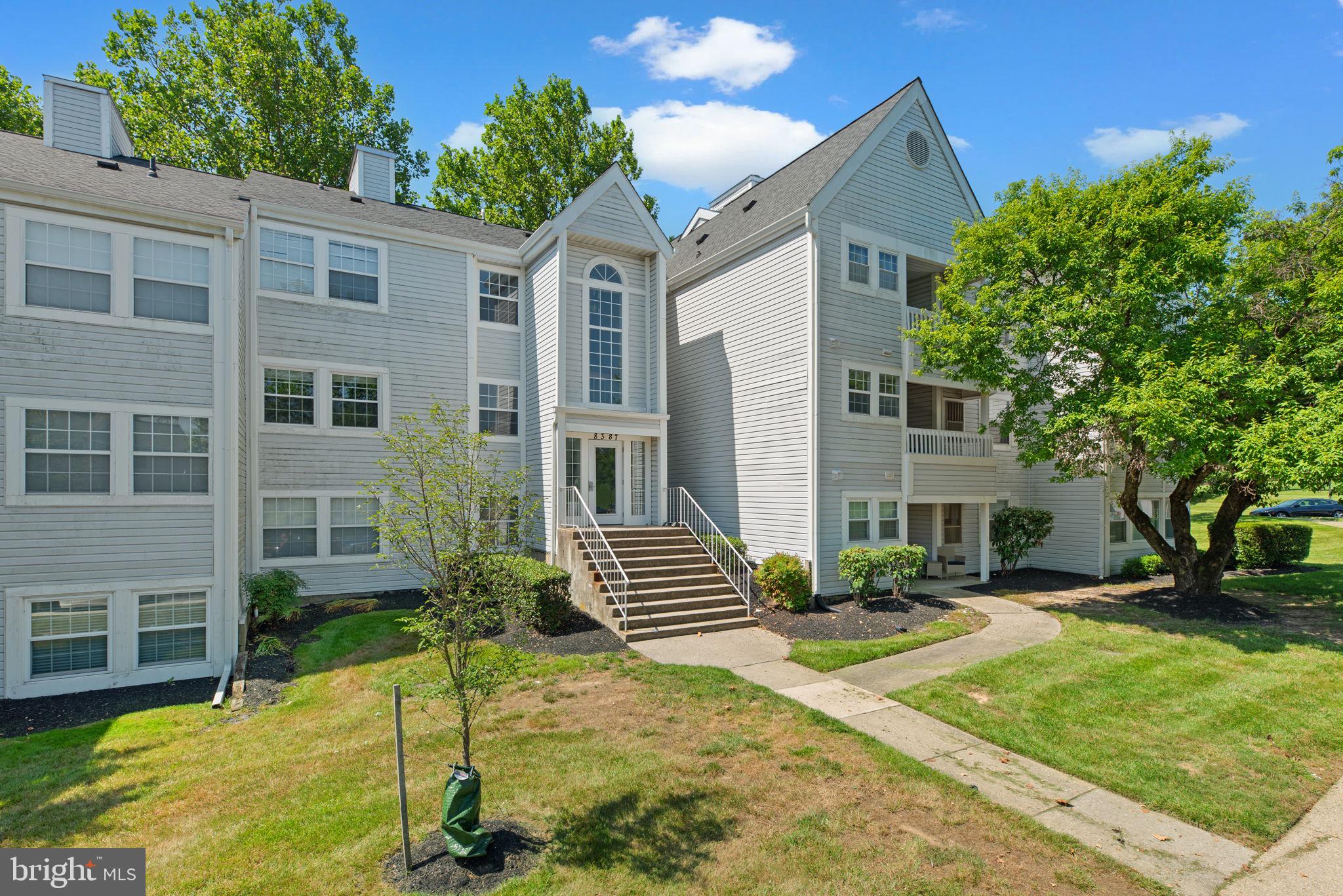 8387 MONTGOMERY RUN RD #E