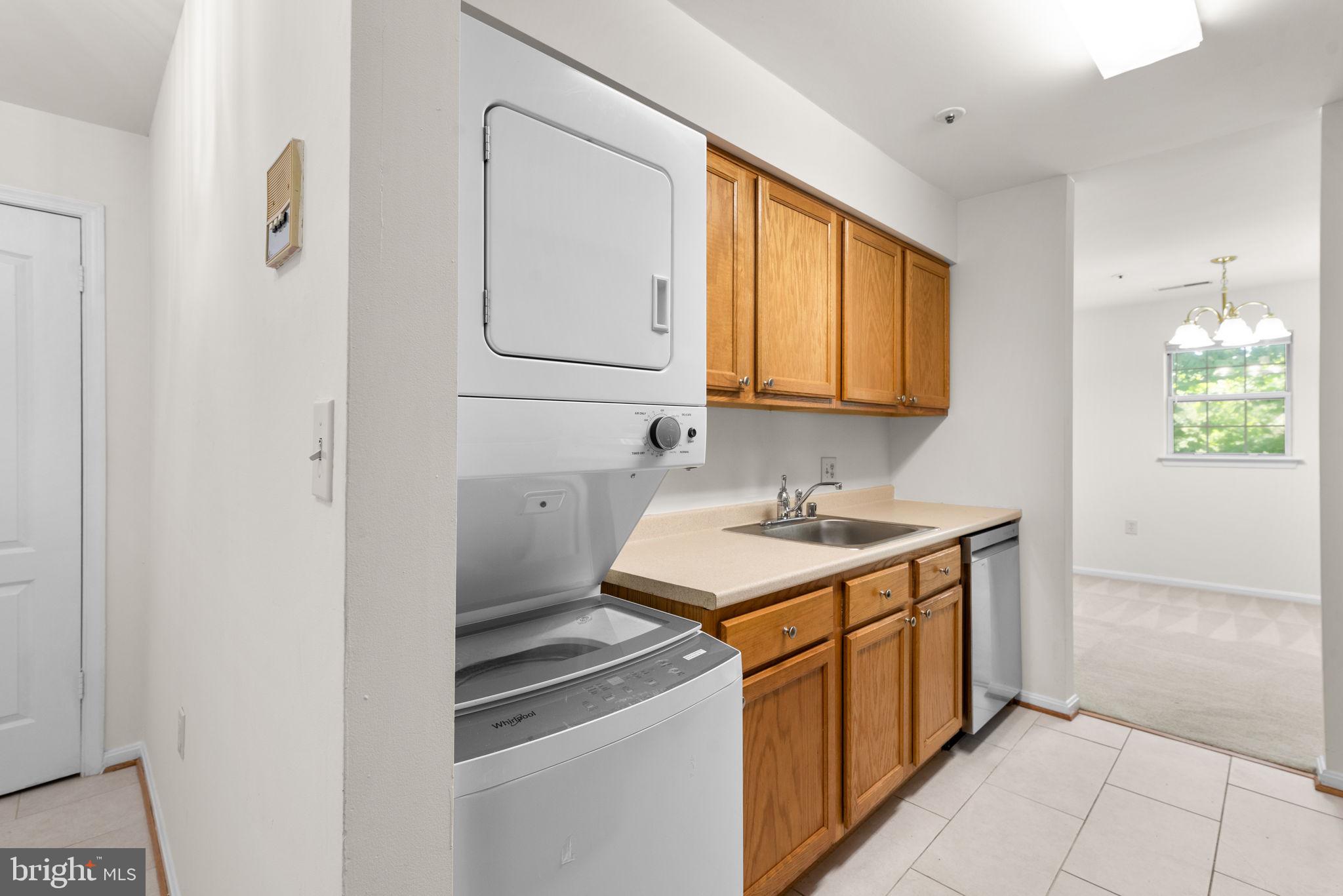 8387 MONTGOMERY RUN RD #E