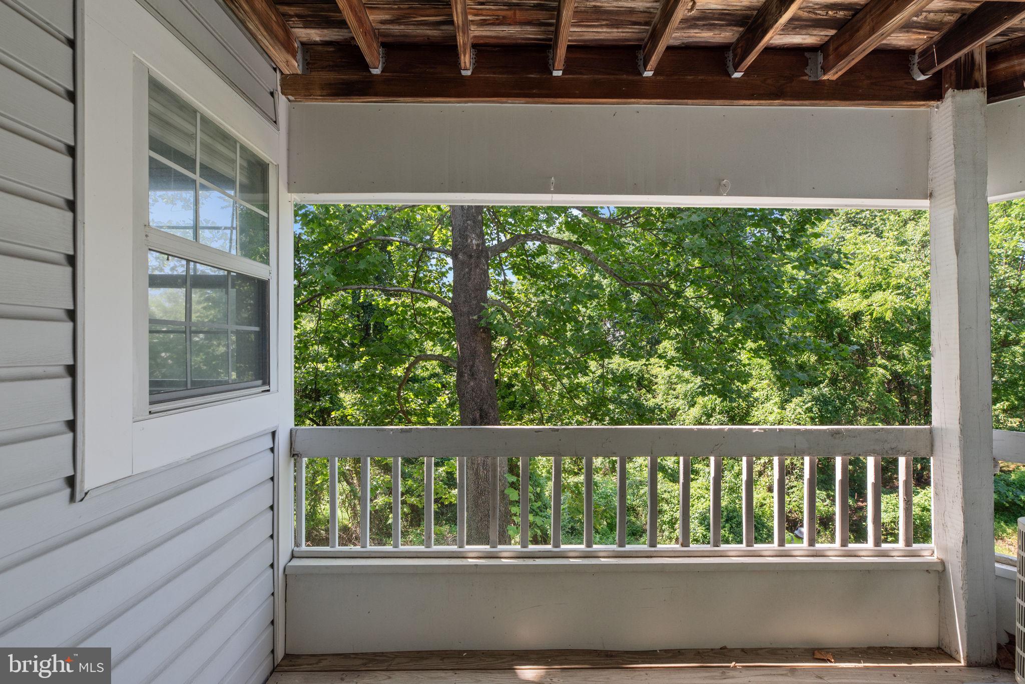 8387 MONTGOMERY RUN RD #E