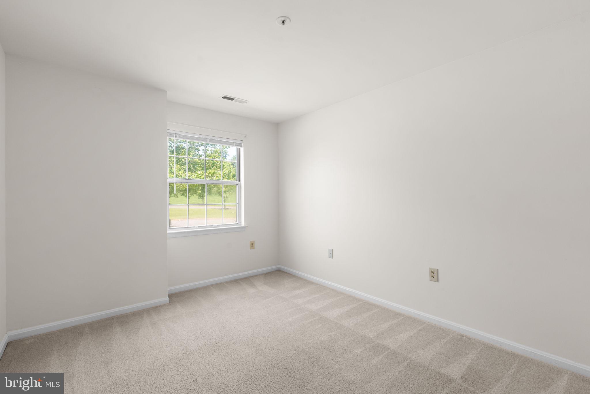 8387 MONTGOMERY RUN RD #E