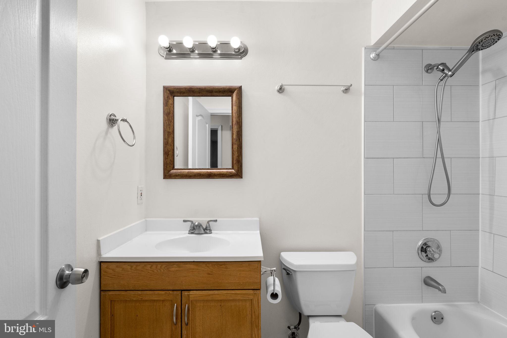 8387 MONTGOMERY RUN RD #E