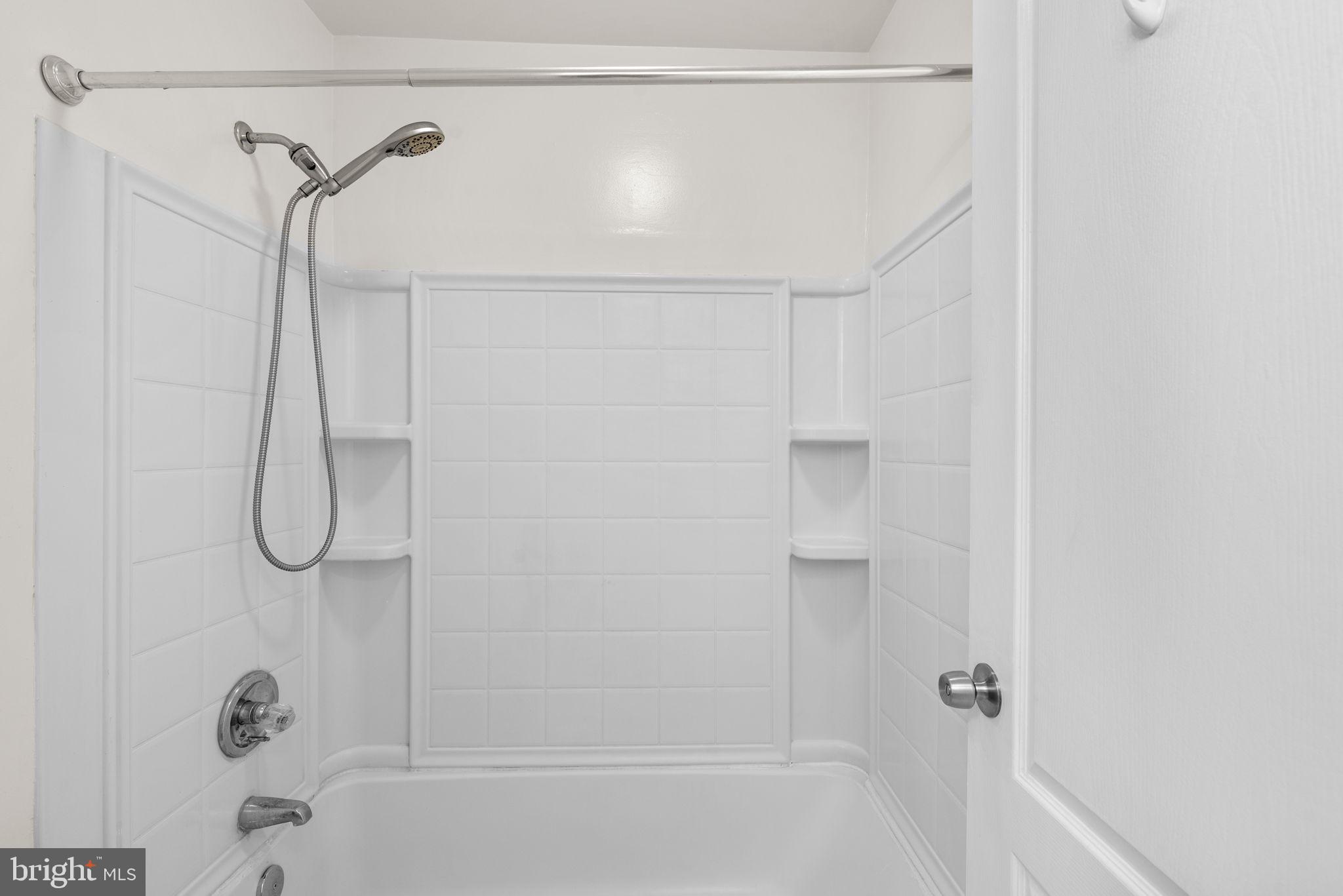 8387 MONTGOMERY RUN RD #E