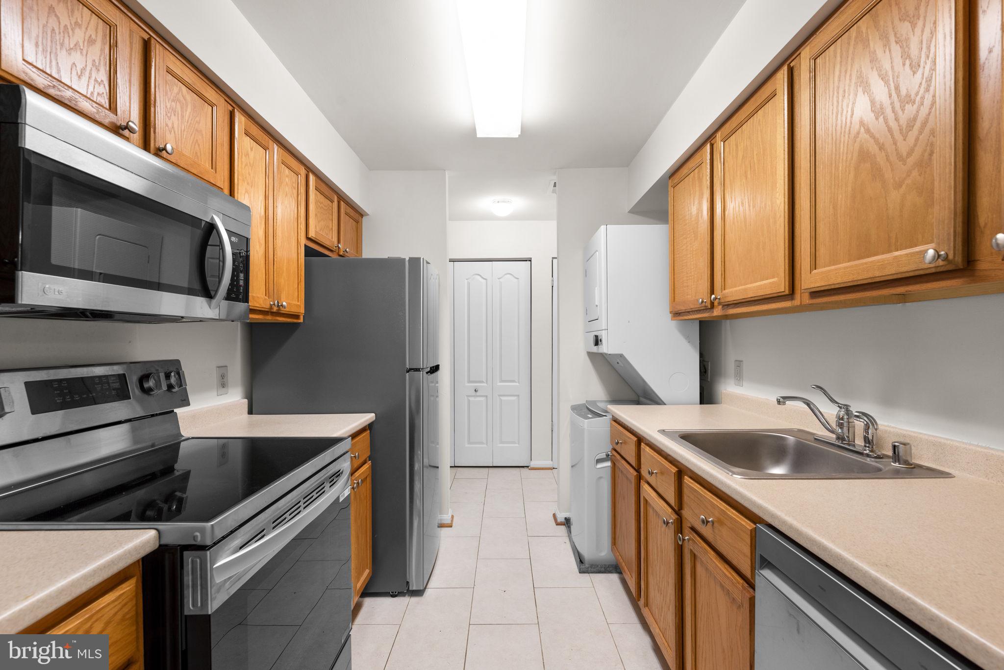 8387 MONTGOMERY RUN RD #E