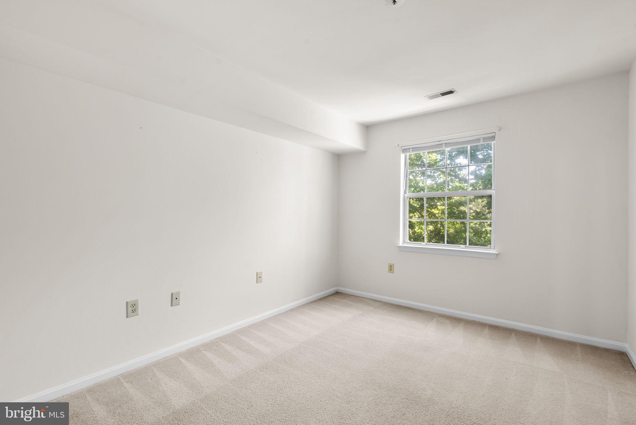 8387 MONTGOMERY RUN RD #E