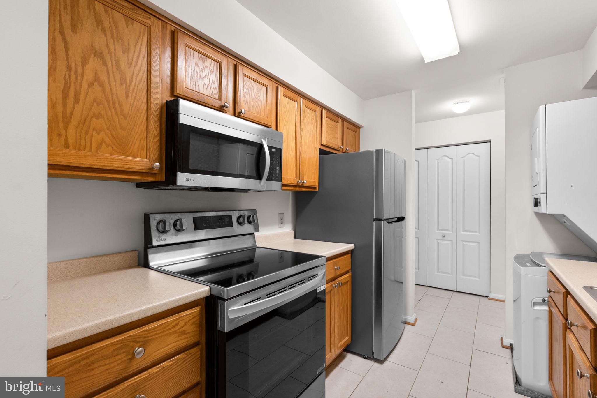 8387 MONTGOMERY RUN RD #E