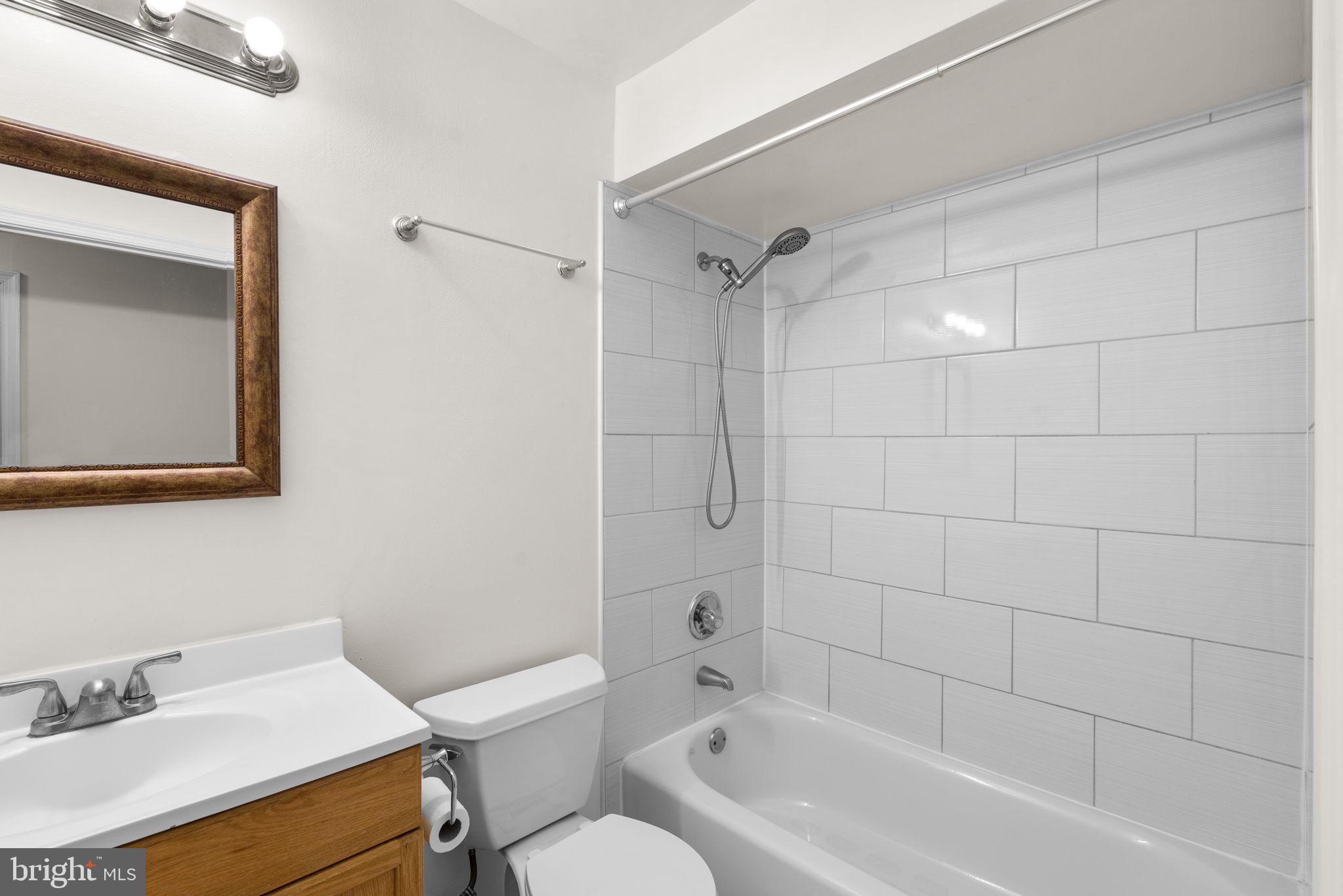 8387 MONTGOMERY RUN RD #E