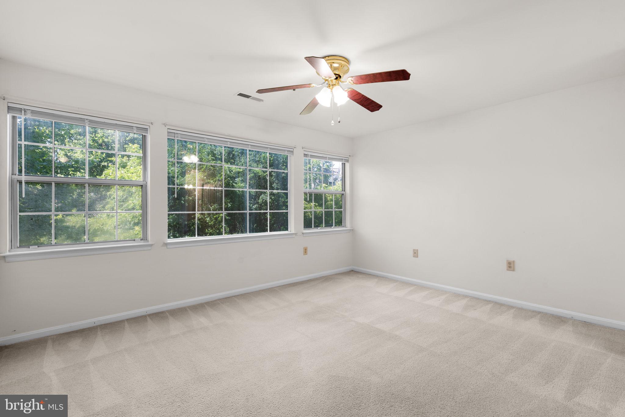 8387 MONTGOMERY RUN RD #E