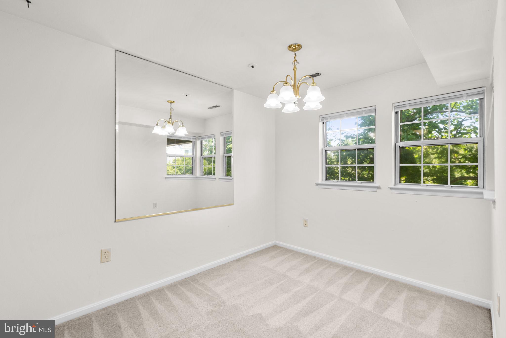 8387 MONTGOMERY RUN RD #E