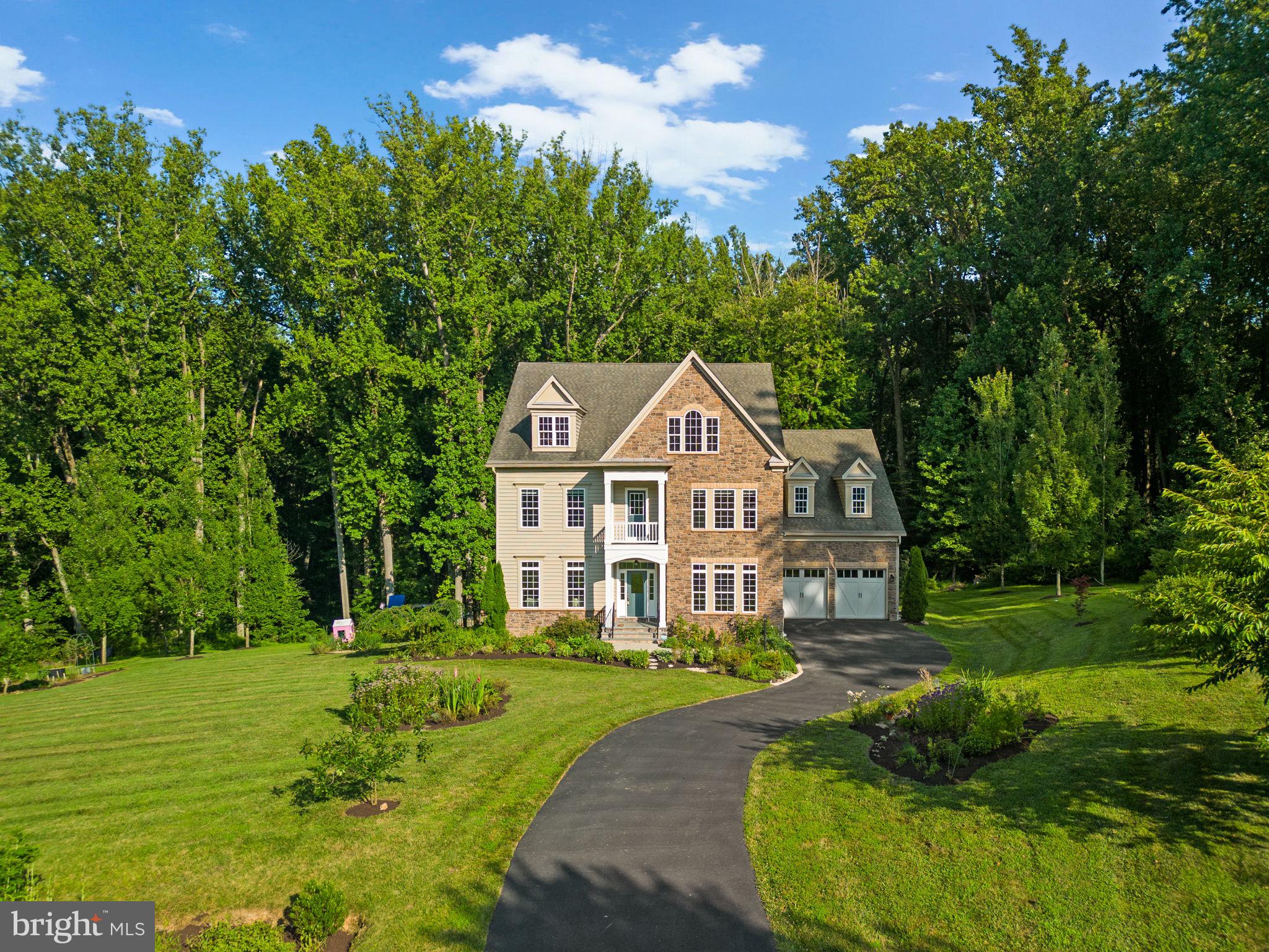 11040 Fuzzy Hollow Way