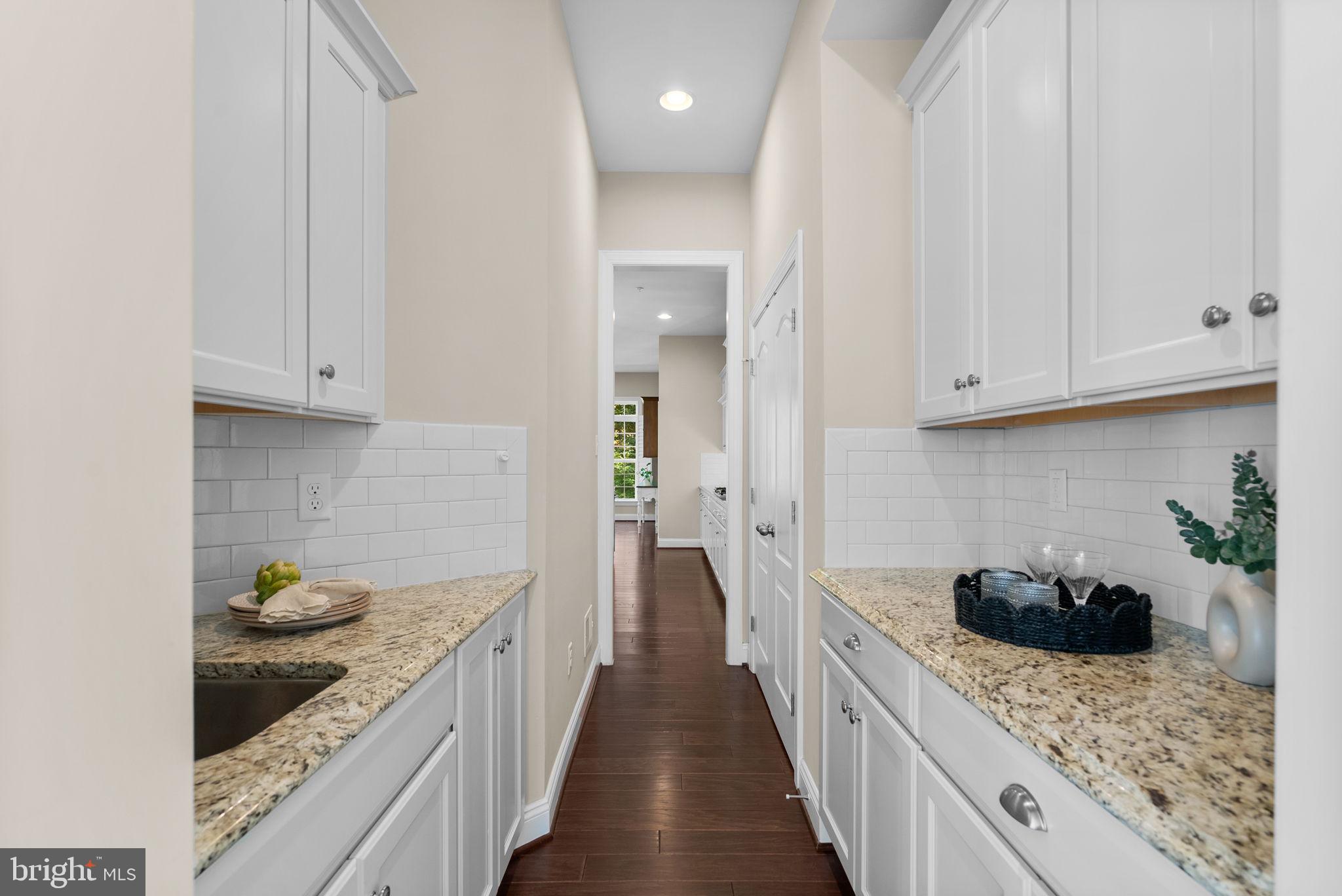 11040 Fuzzy Hollow Way