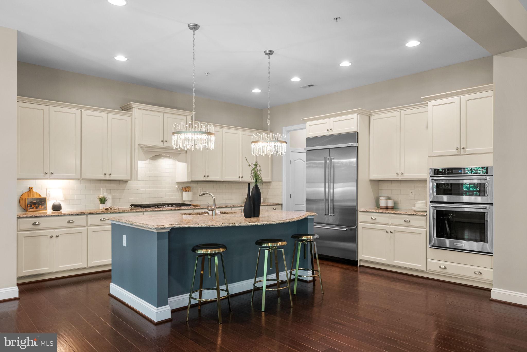 11040 Fuzzy Hollow Way